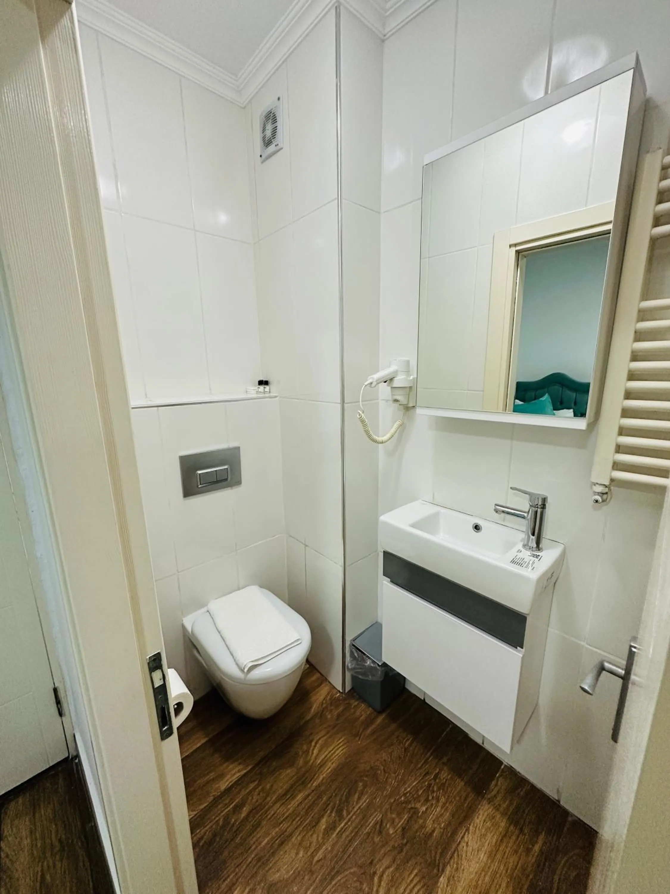 Toilet in La Petite Maison Hotel