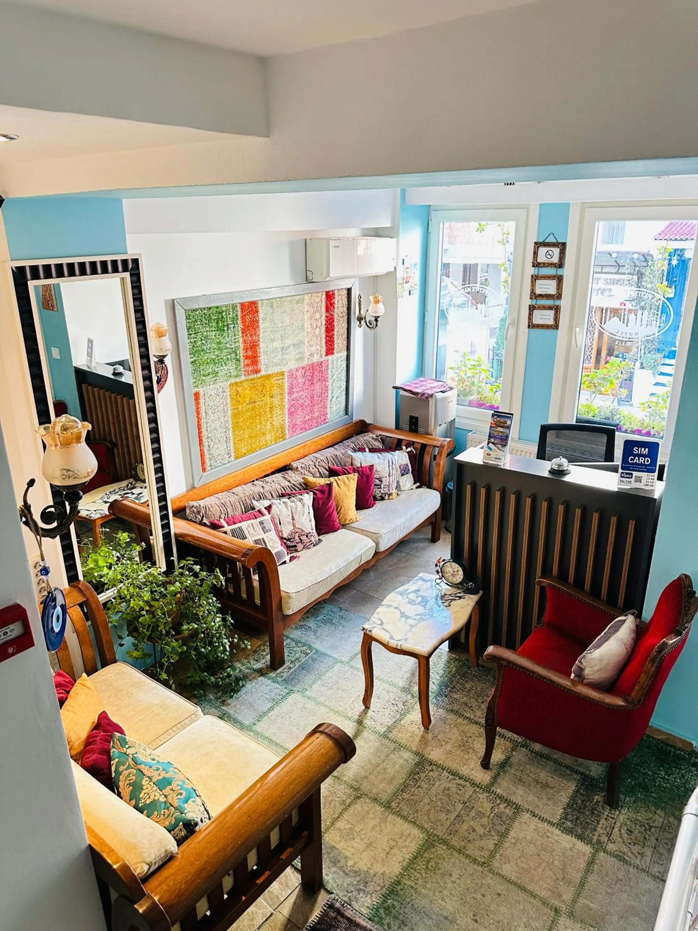 Coffee/tea facilities in La Petite Maison Hotel