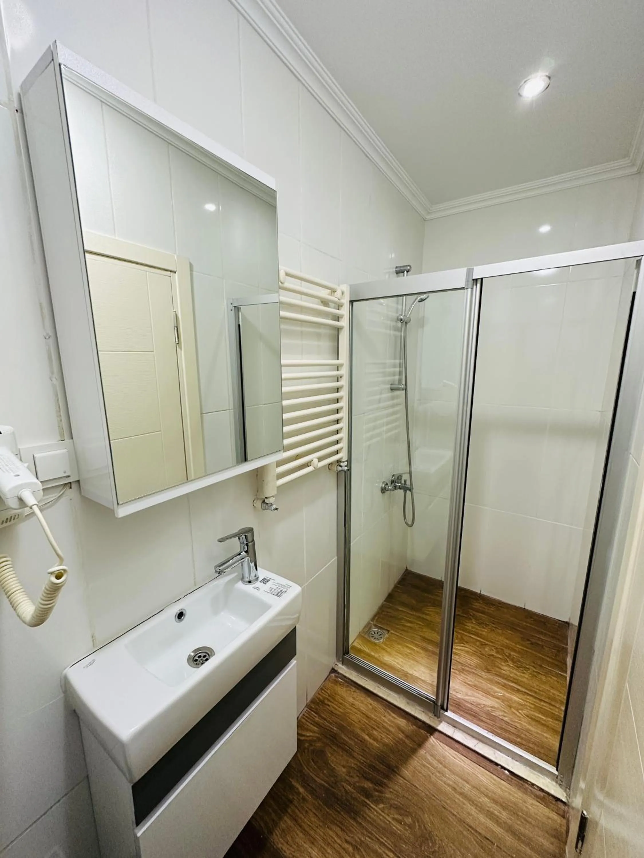 Bathroom in La Petite Maison Hotel