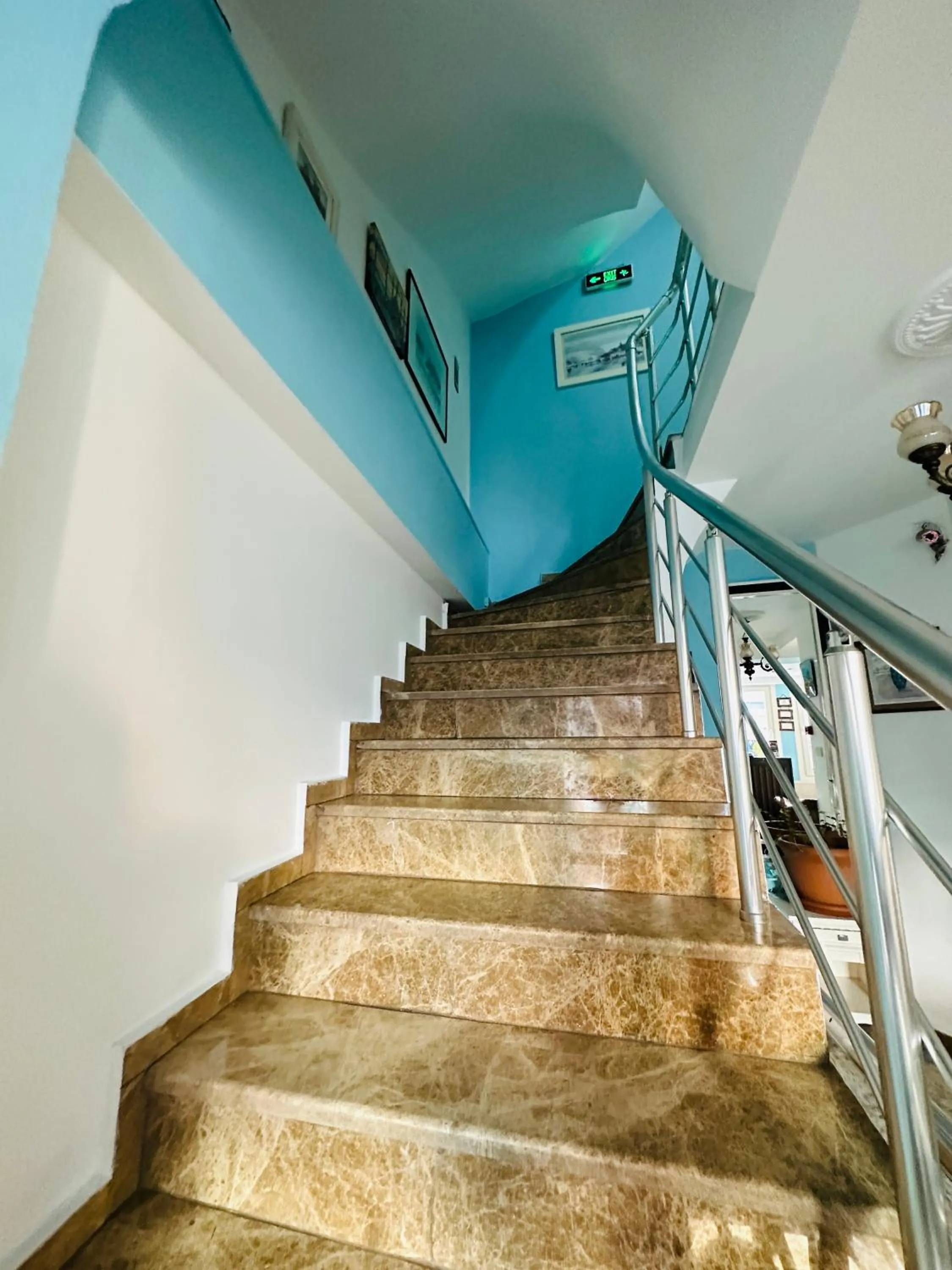 Property building in La Petite Maison Hotel