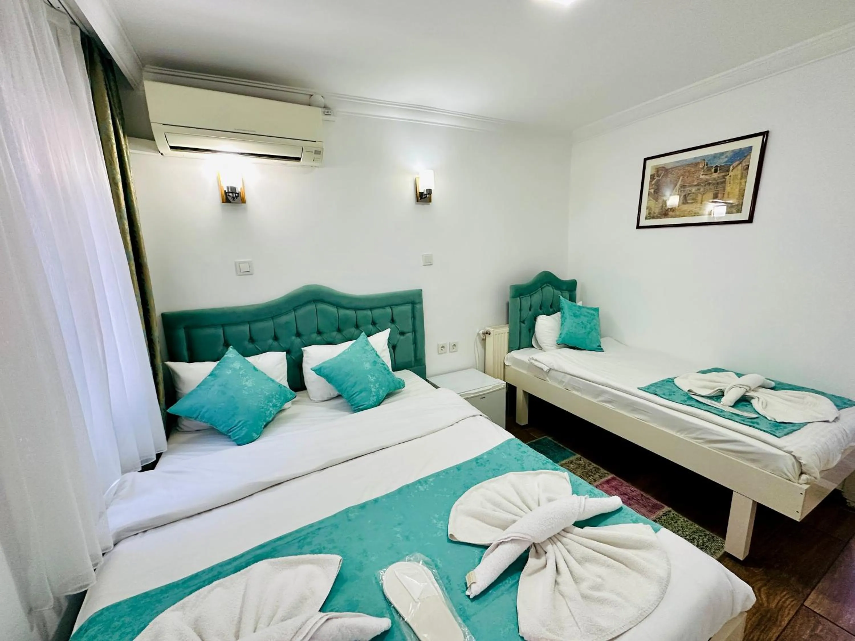 Photo of the whole room, Bed in La Petite Maison Hotel