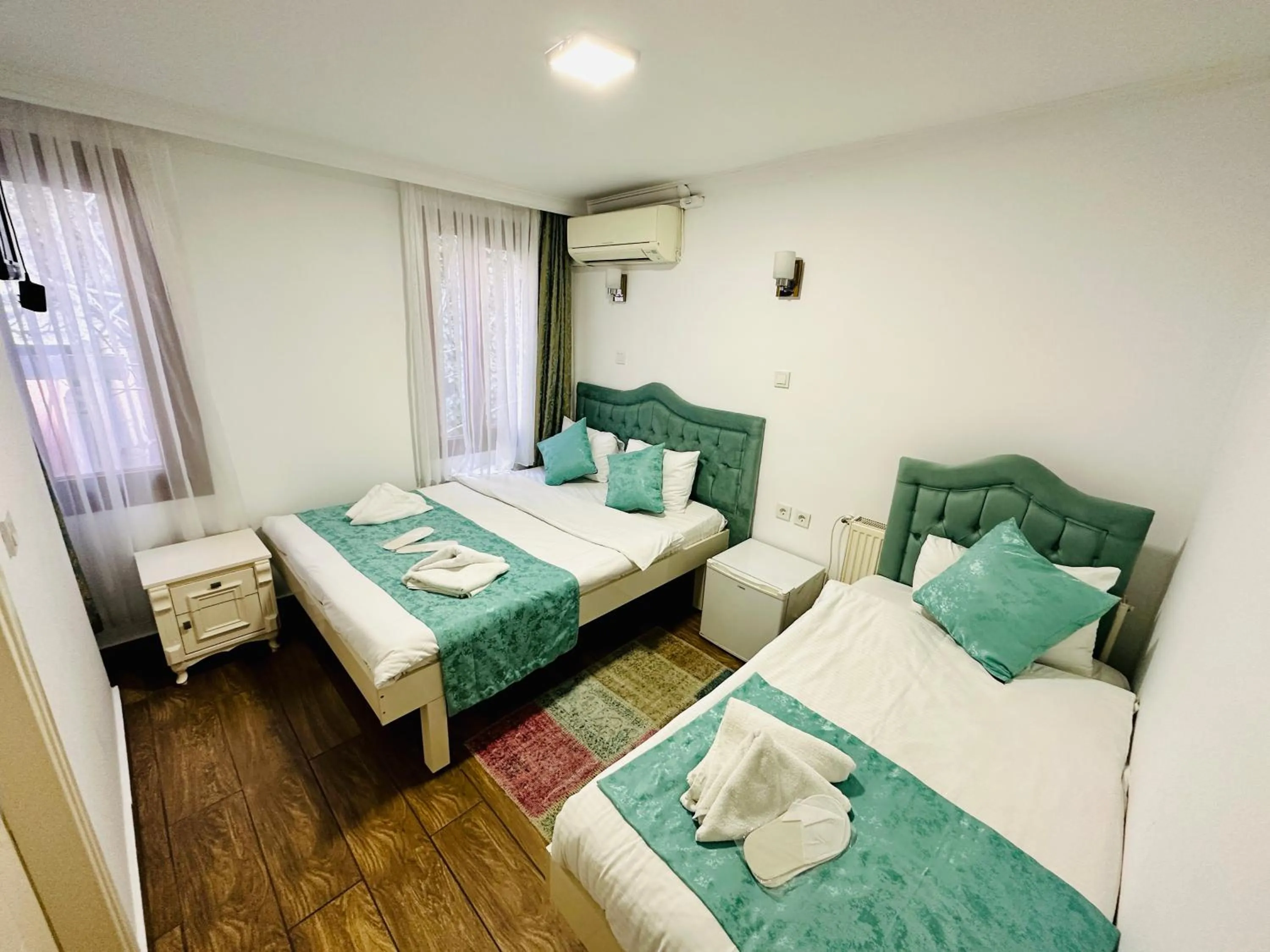 Photo of the whole room, Bed in La Petite Maison Hotel