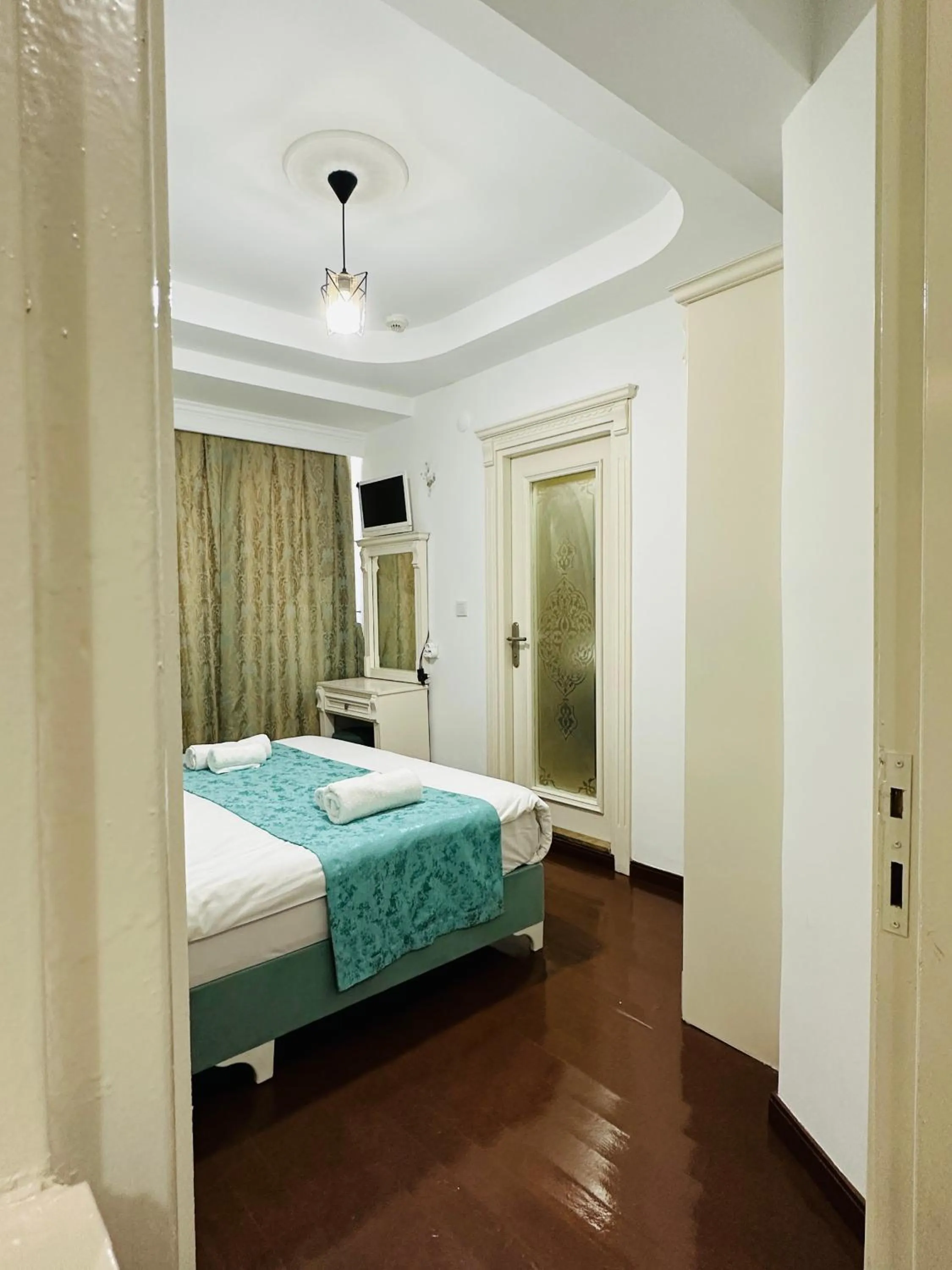 Bed in La Petite Maison Hotel