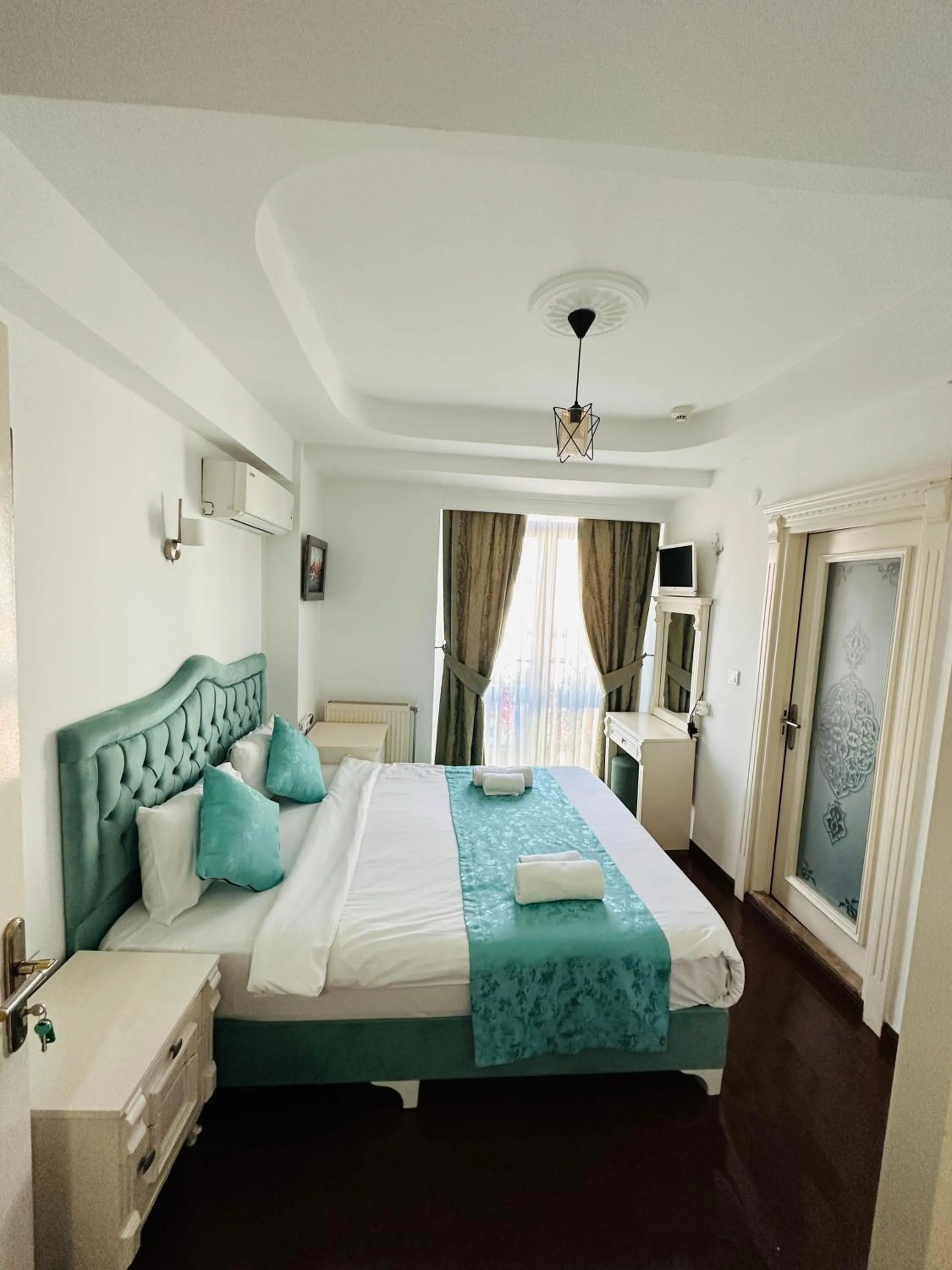 Bed in La Petite Maison Hotel