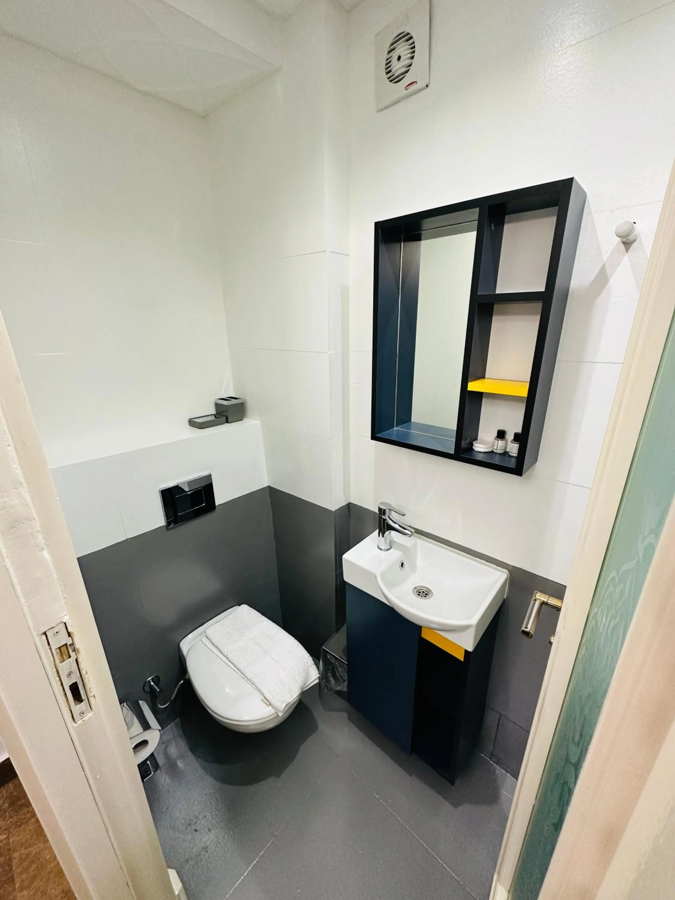 Bathroom in La Petite Maison Hotel