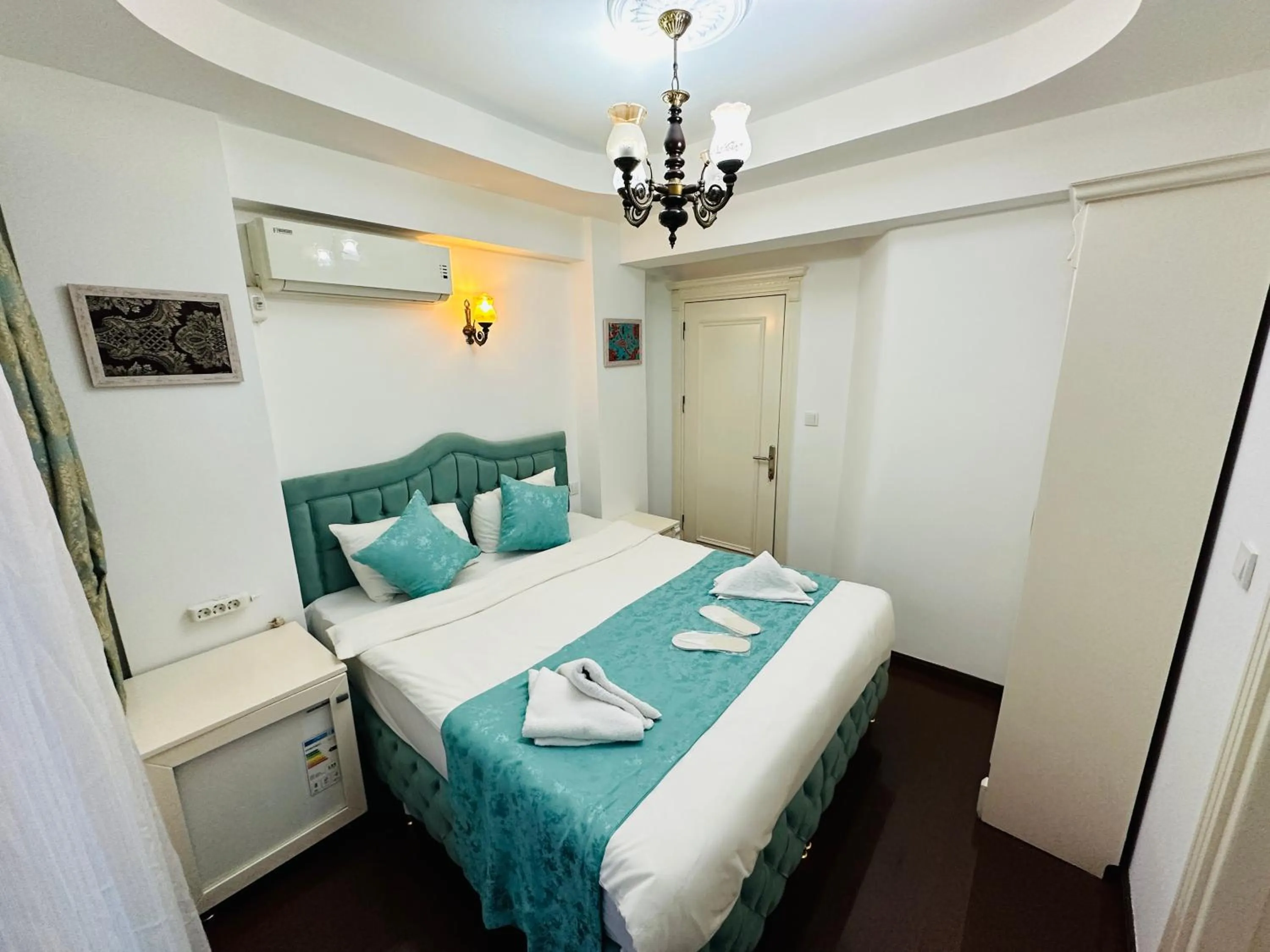 Bed in La Petite Maison Hotel