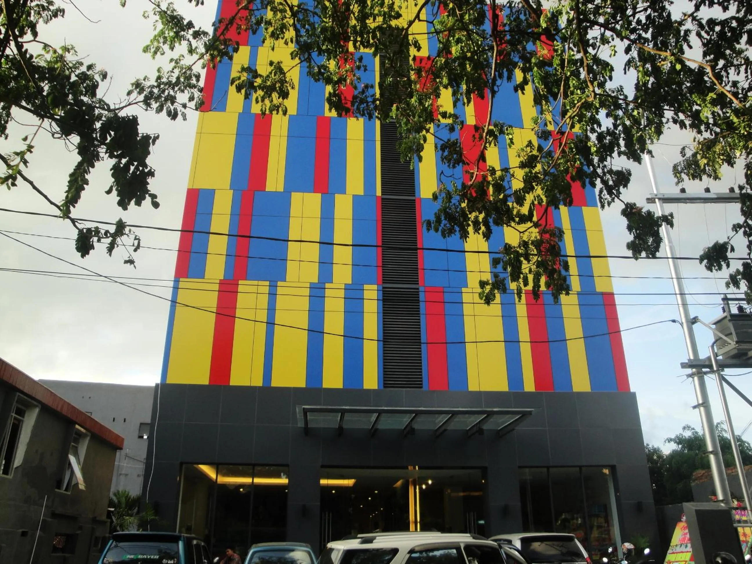 Facade/entrance in Top Hotel Manado by Gran Puri