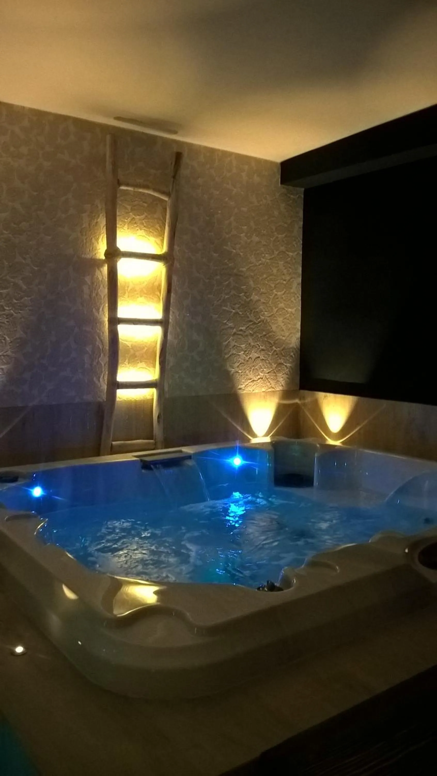 Hot Tub in Piccolo Relais Galletto di Marzo Spa e relax solo per due