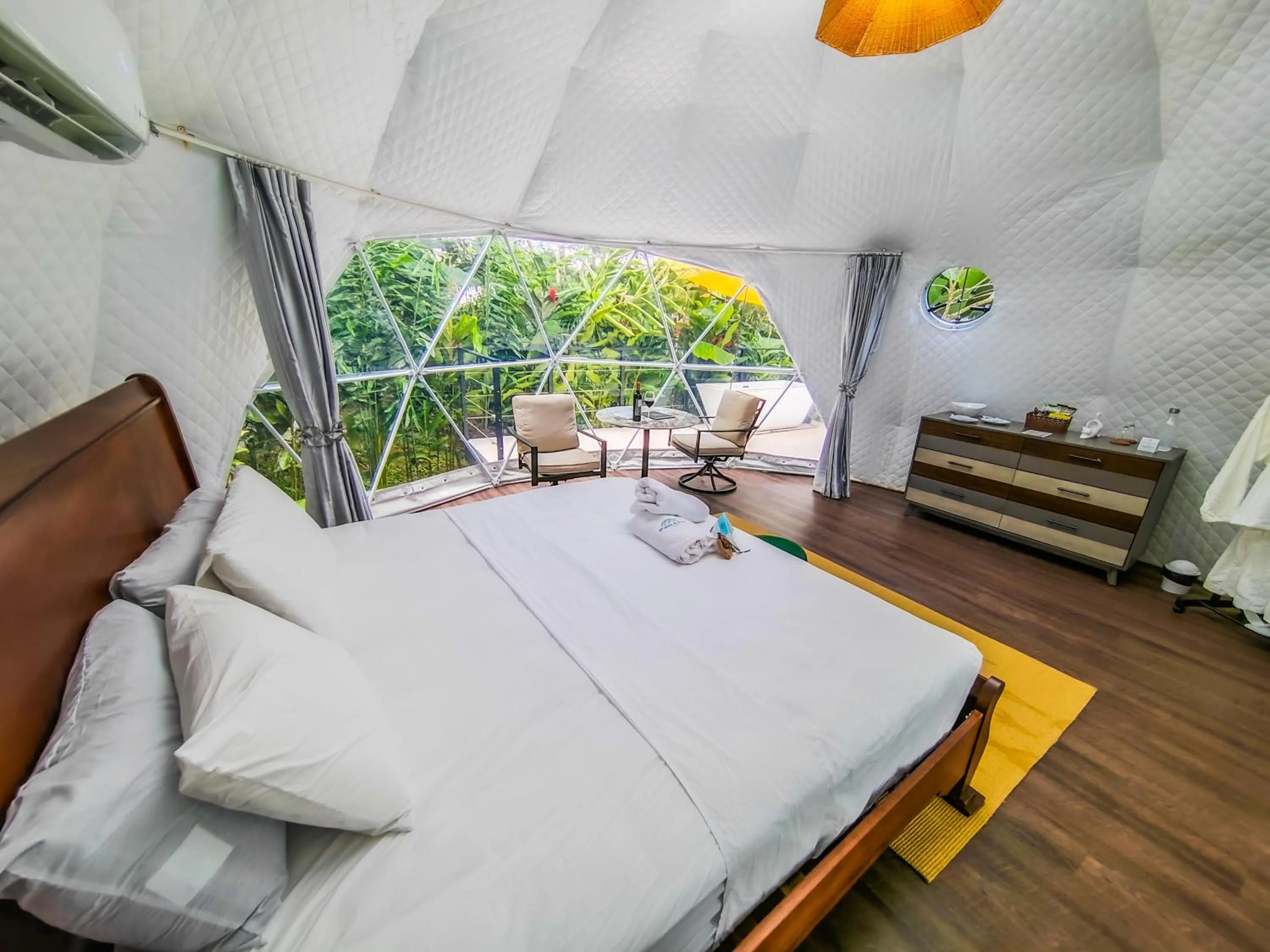 Photo of the whole room, Bed in Palo Alto Glamping Hotel