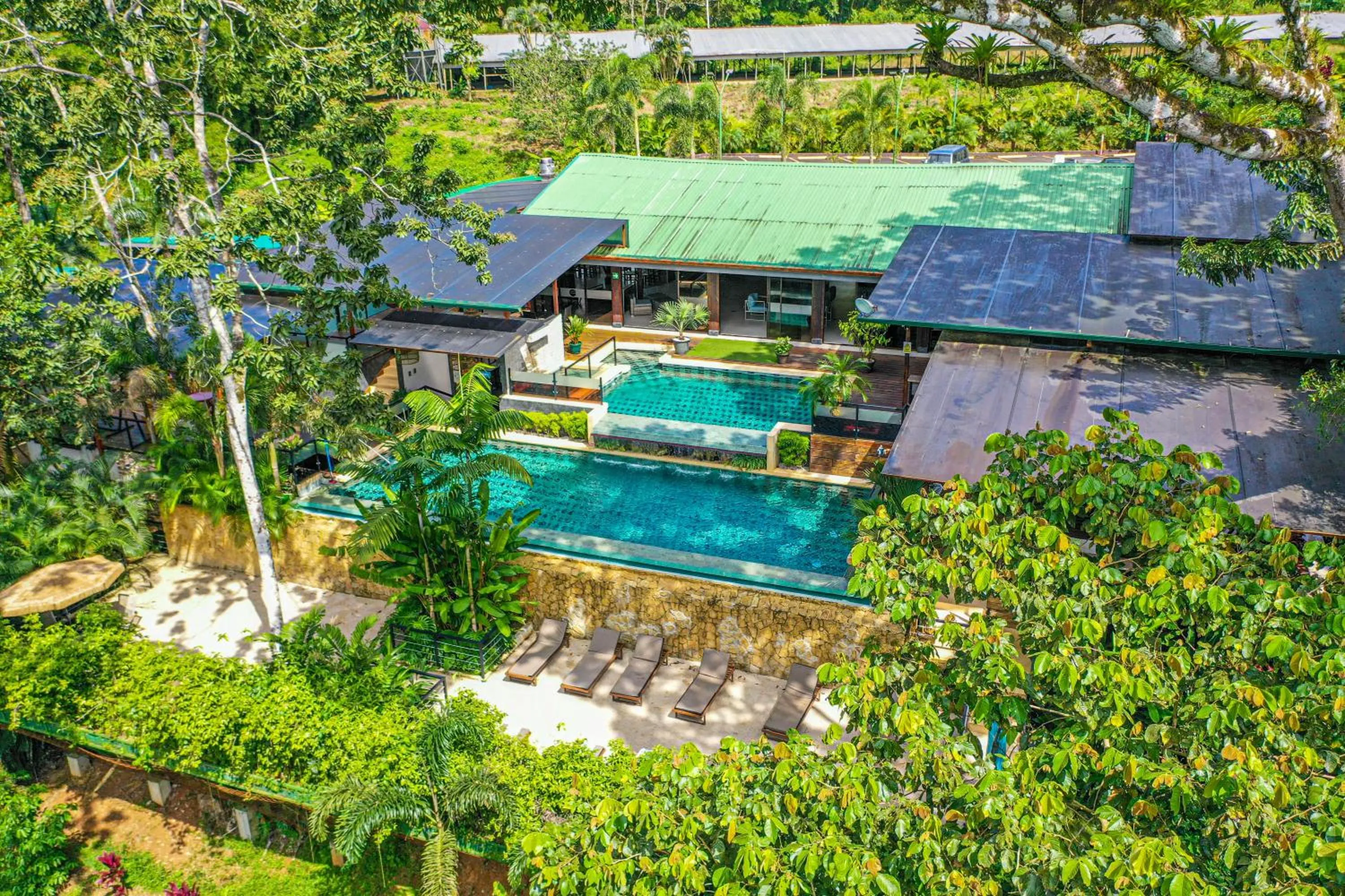 Pool view in Palo Alto Glamping Hotel