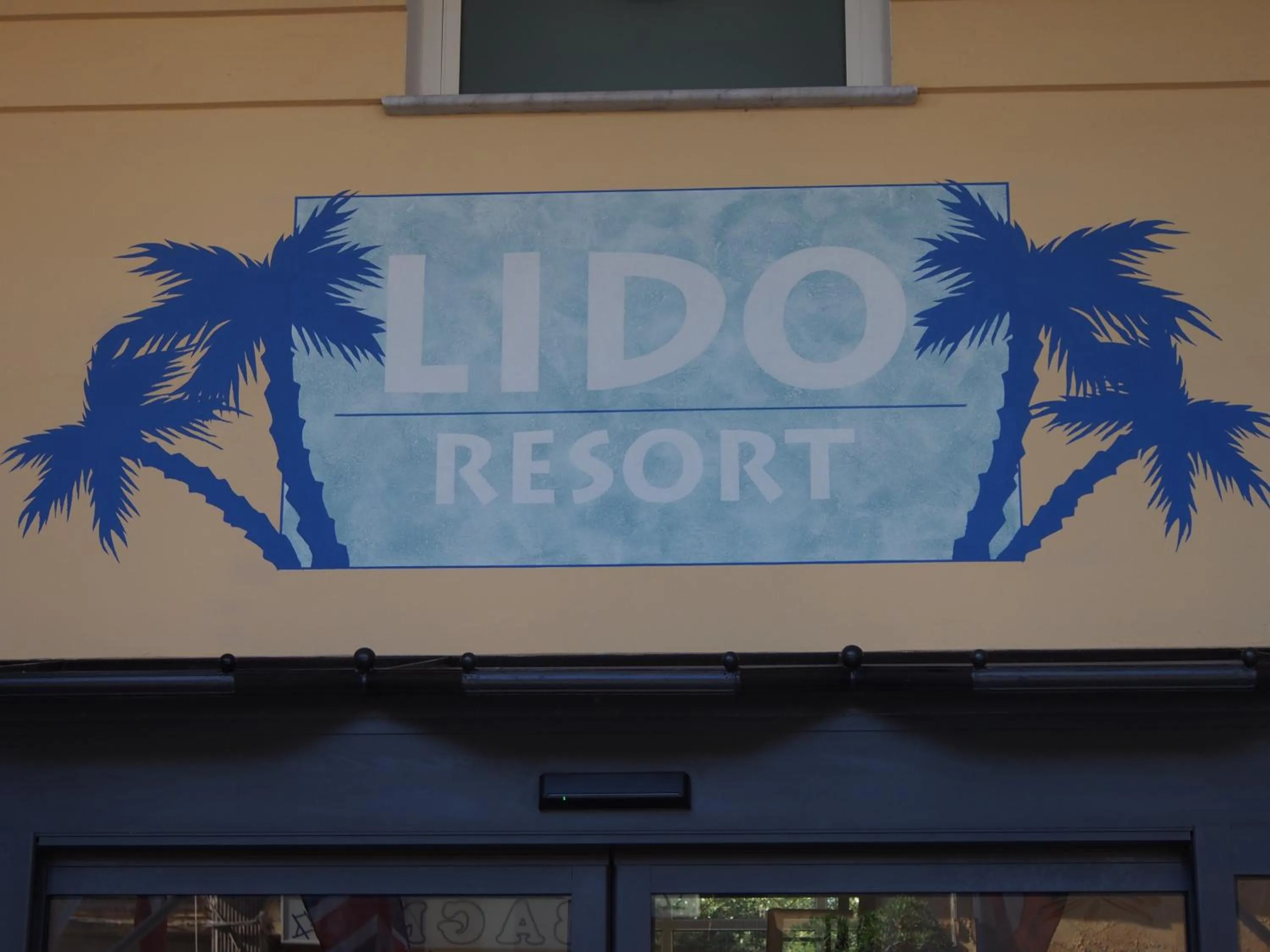 Facade/entrance in Lido Resort