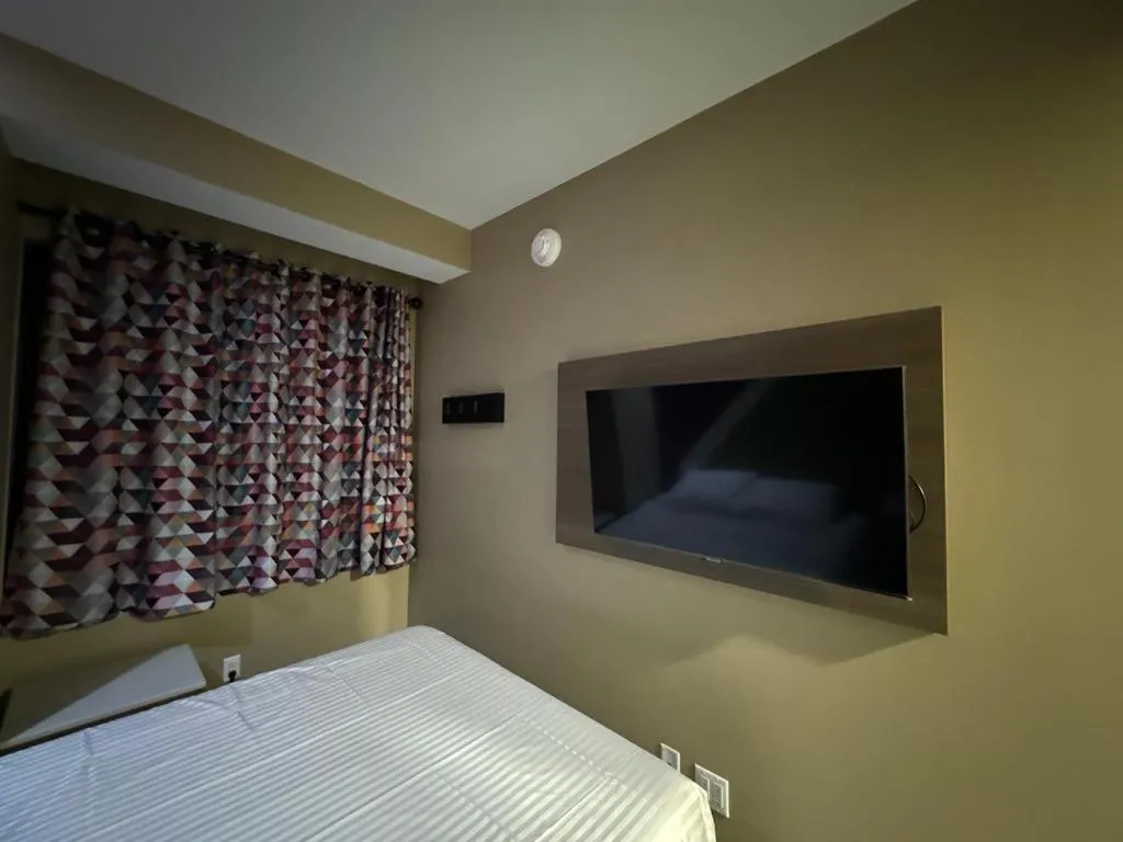 Bed in Moon Hotel Brooklyn