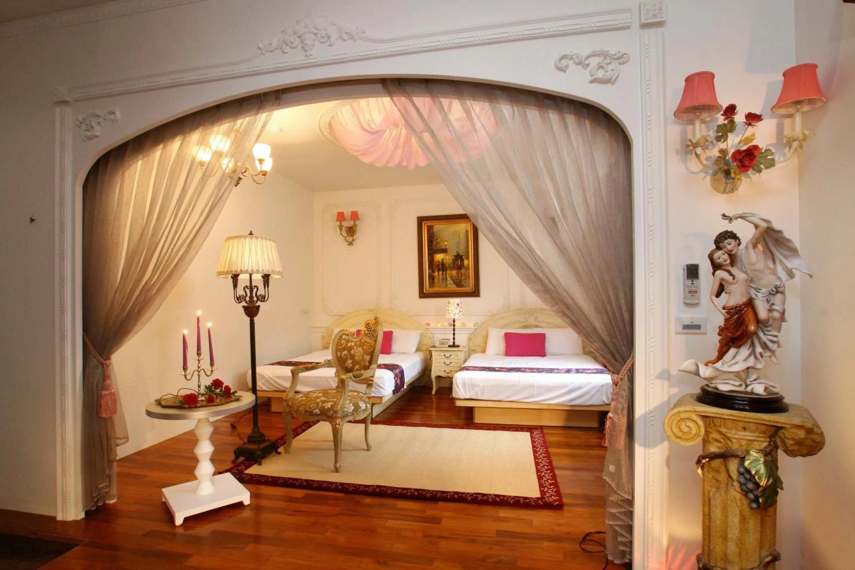 Photo of the whole room, Bed in Hao Wang Jiao House