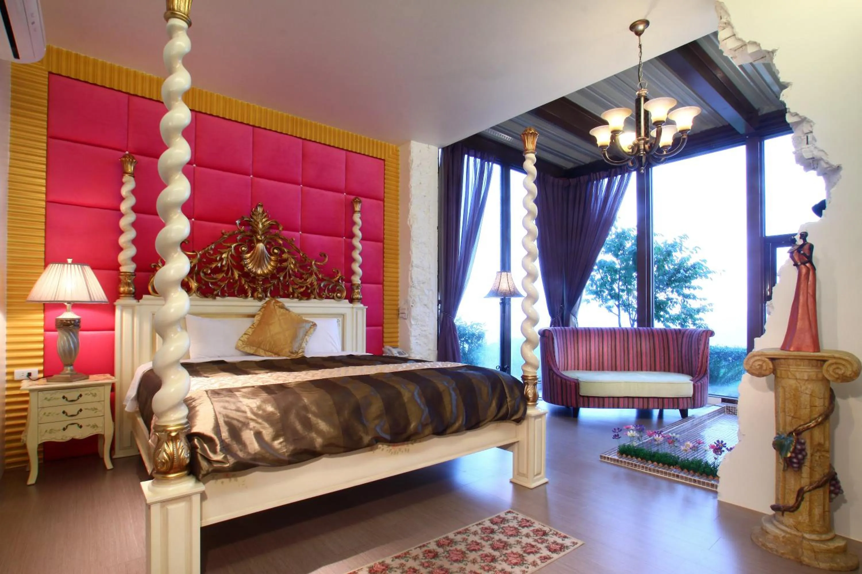 Photo of the whole room, Bed in Hao Wang Jiao House