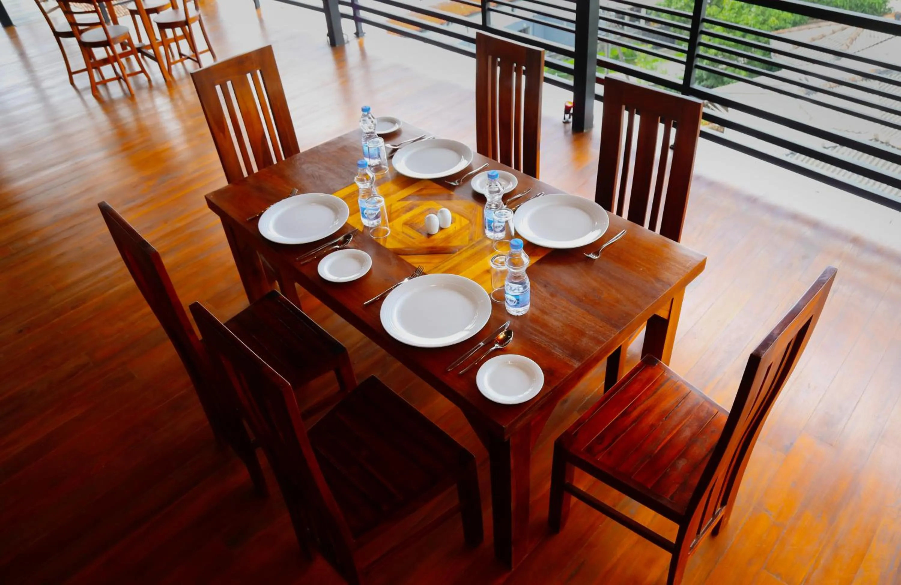 Restaurant/places to eat in Hotel Sara