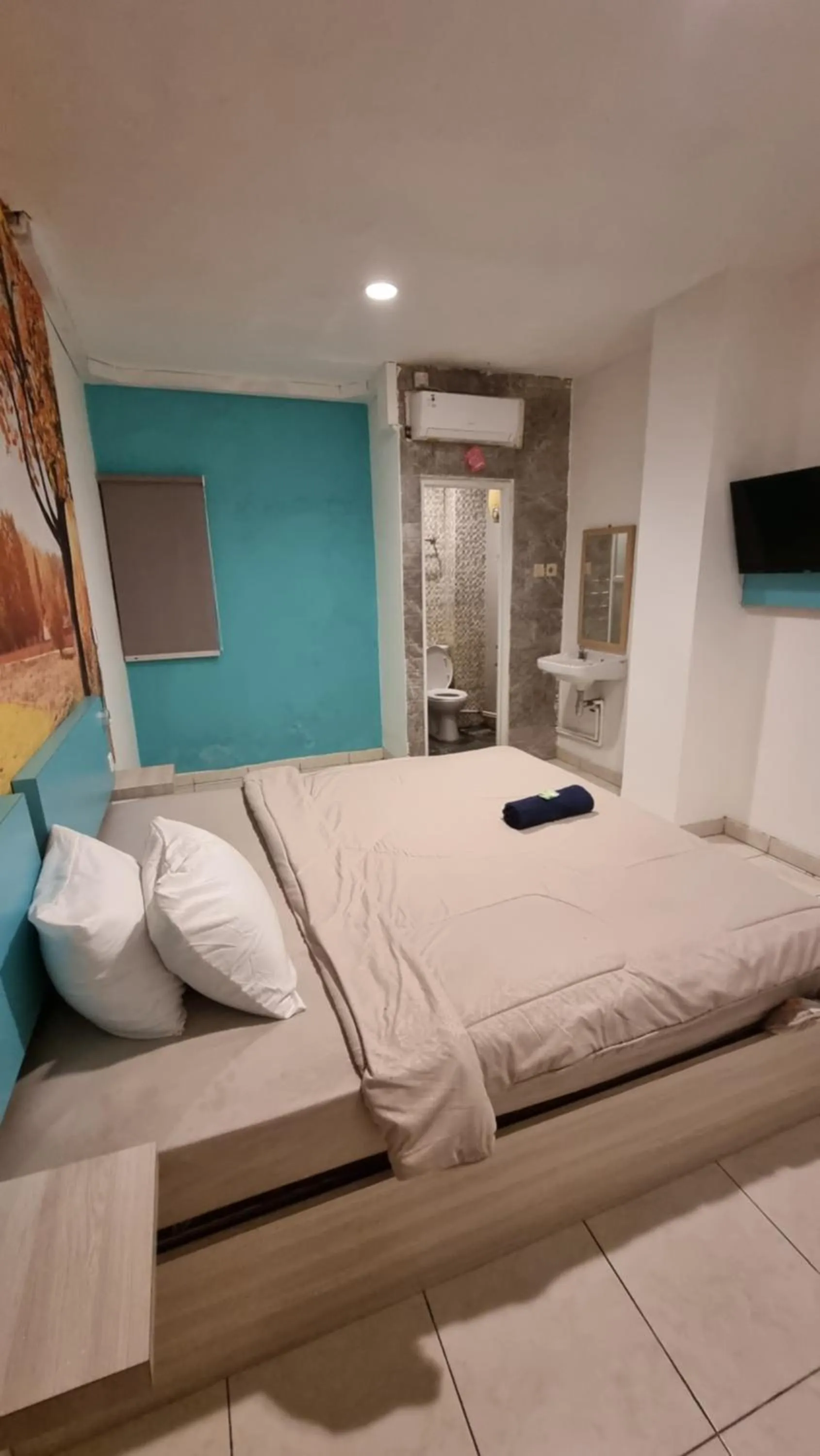 Photo of the whole room, Bed in Cozy centre Simpang Lima Semarang