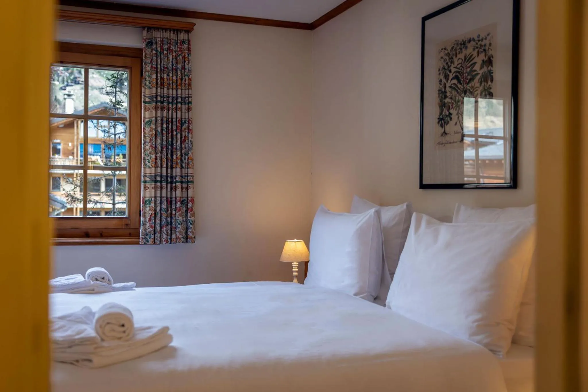 View (from property/room), Bed in Hotel Montpelier