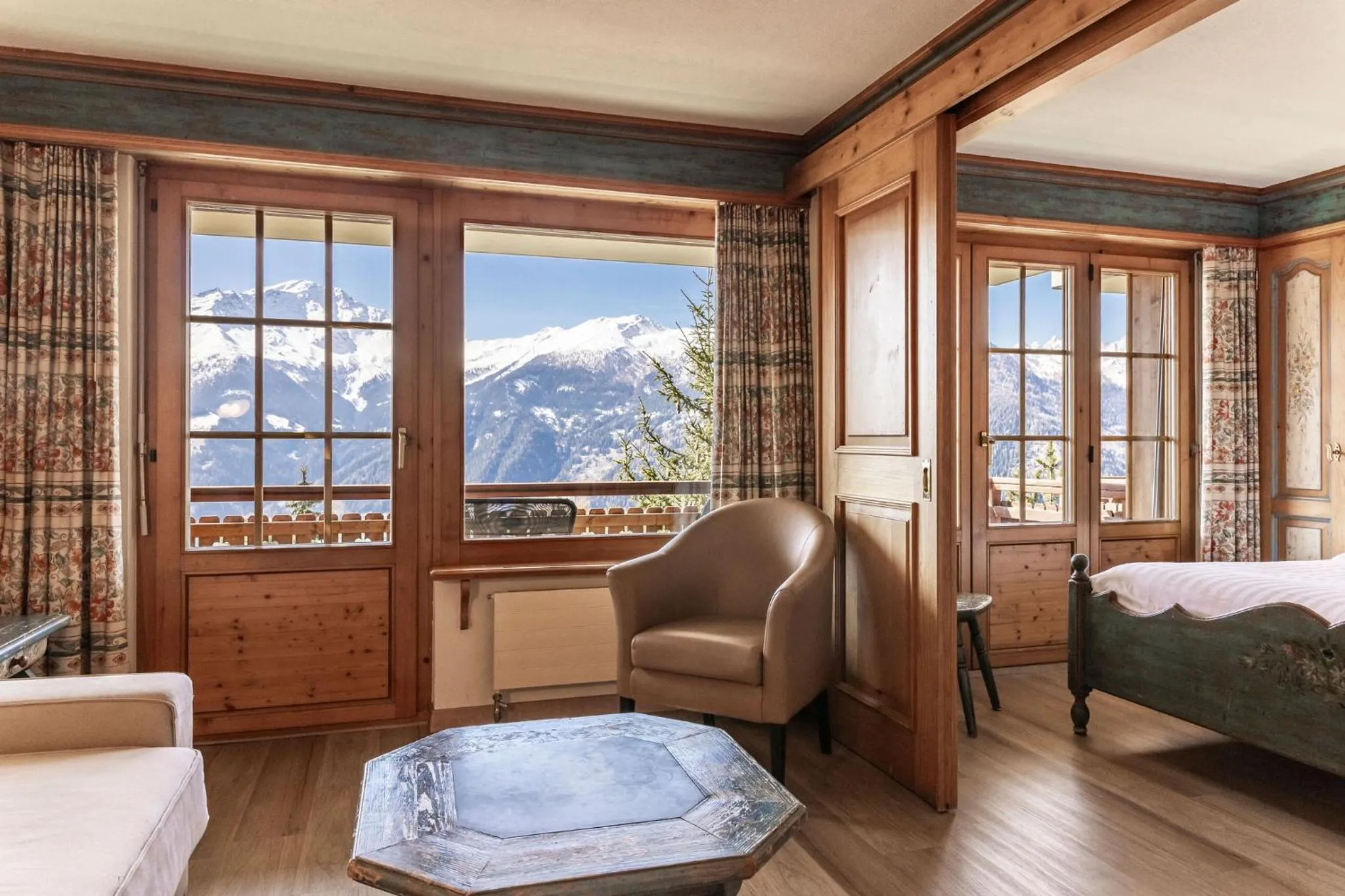 Mountain view, Bed in Hotel Montpelier