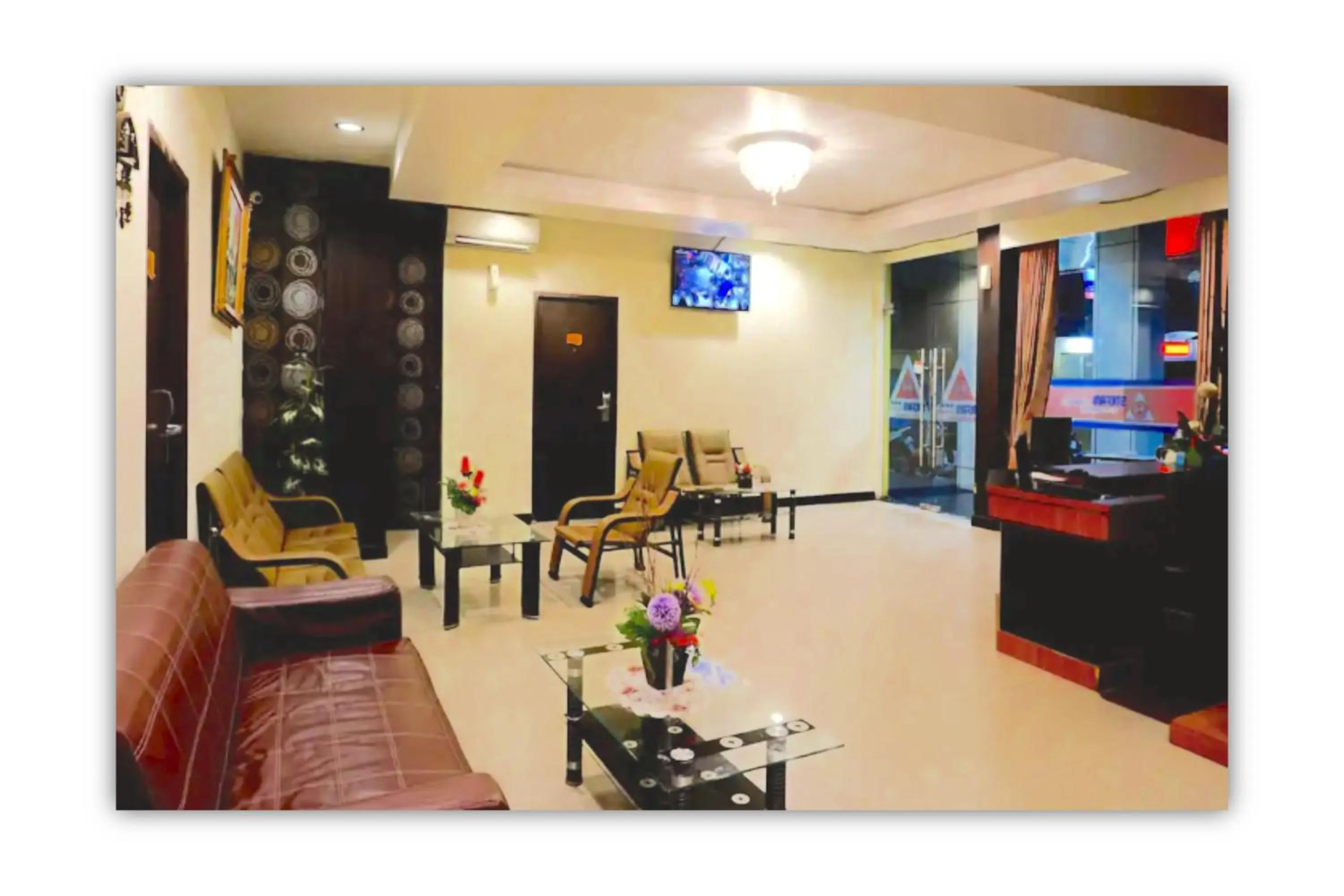 Communal lounge/ TV room in STEFANI MAKATI HOTEL