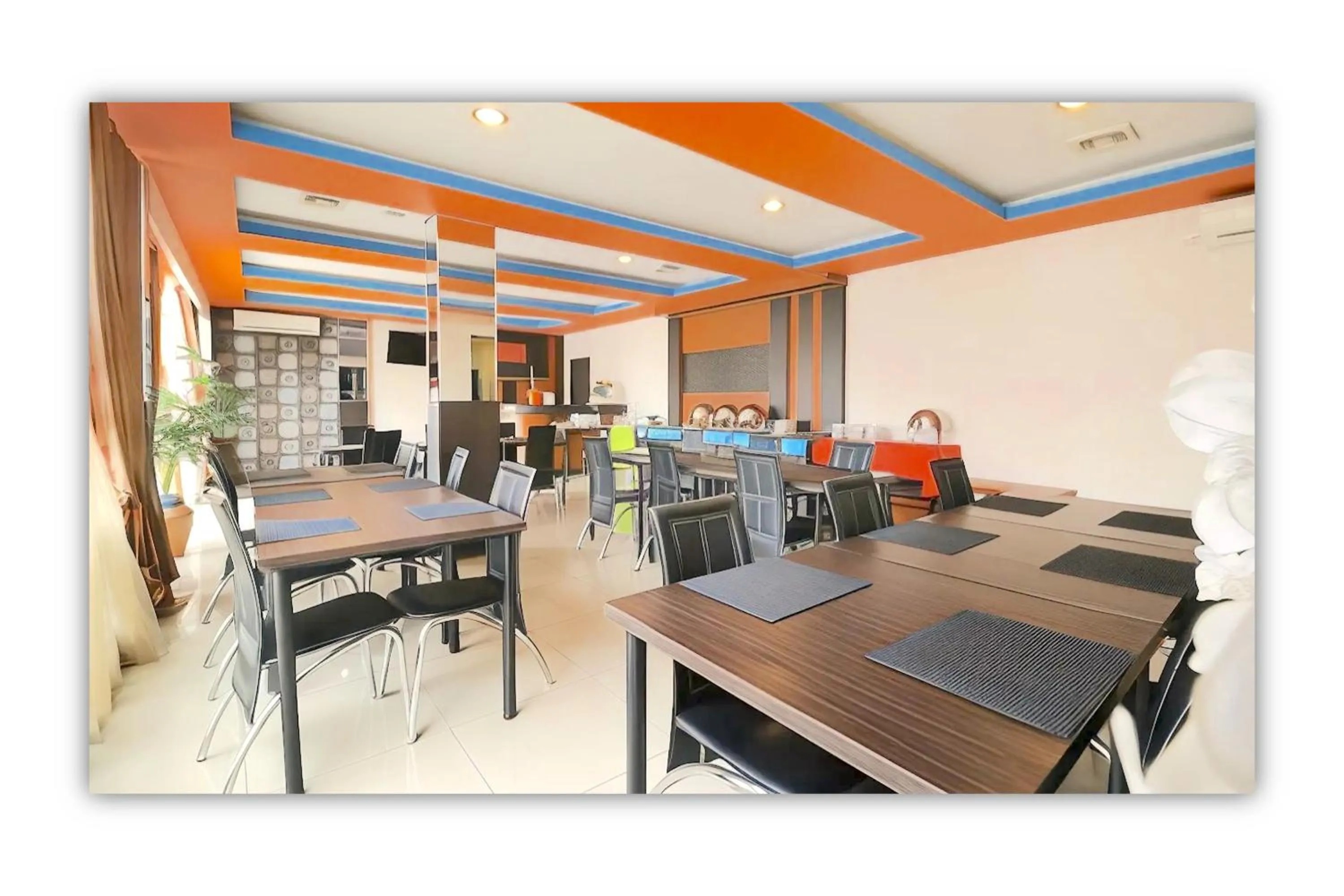 Restaurant/places to eat in STEFANI MAKATI HOTEL