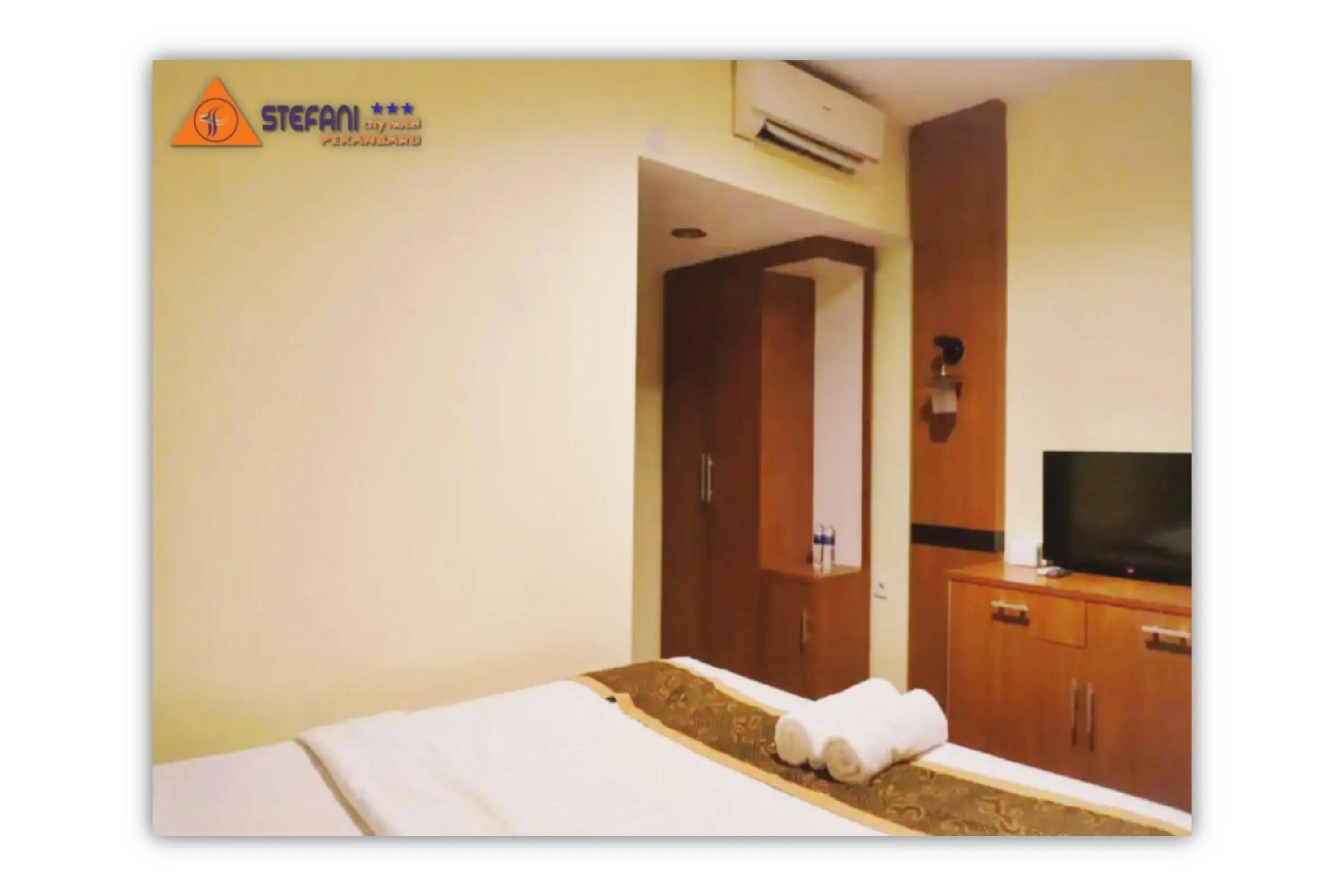 Bed in STEFANI MAKATI HOTEL