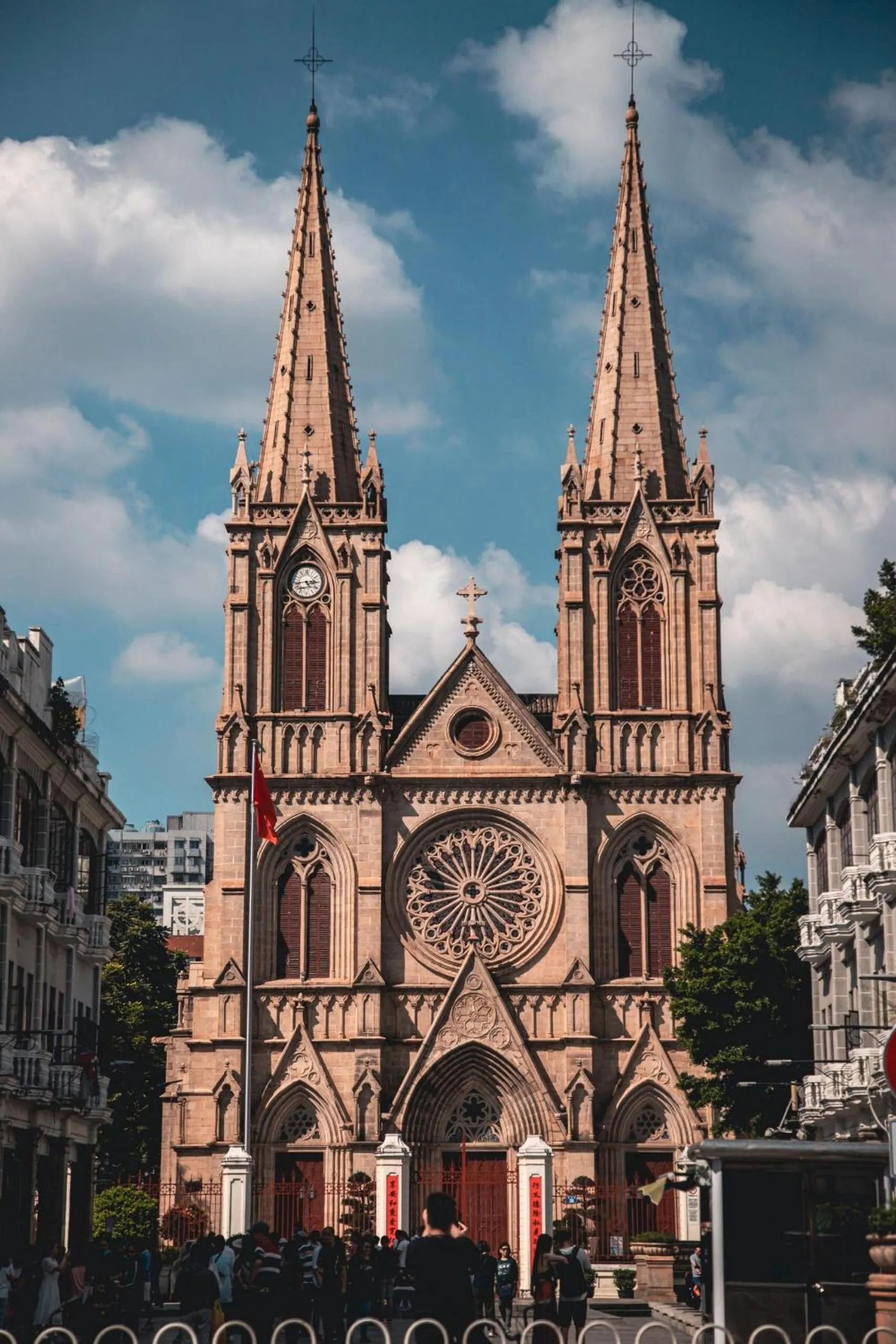 Nearby landmark in Yimimi Apartment - Guangzhou 13th Line Yide Road Metro Station