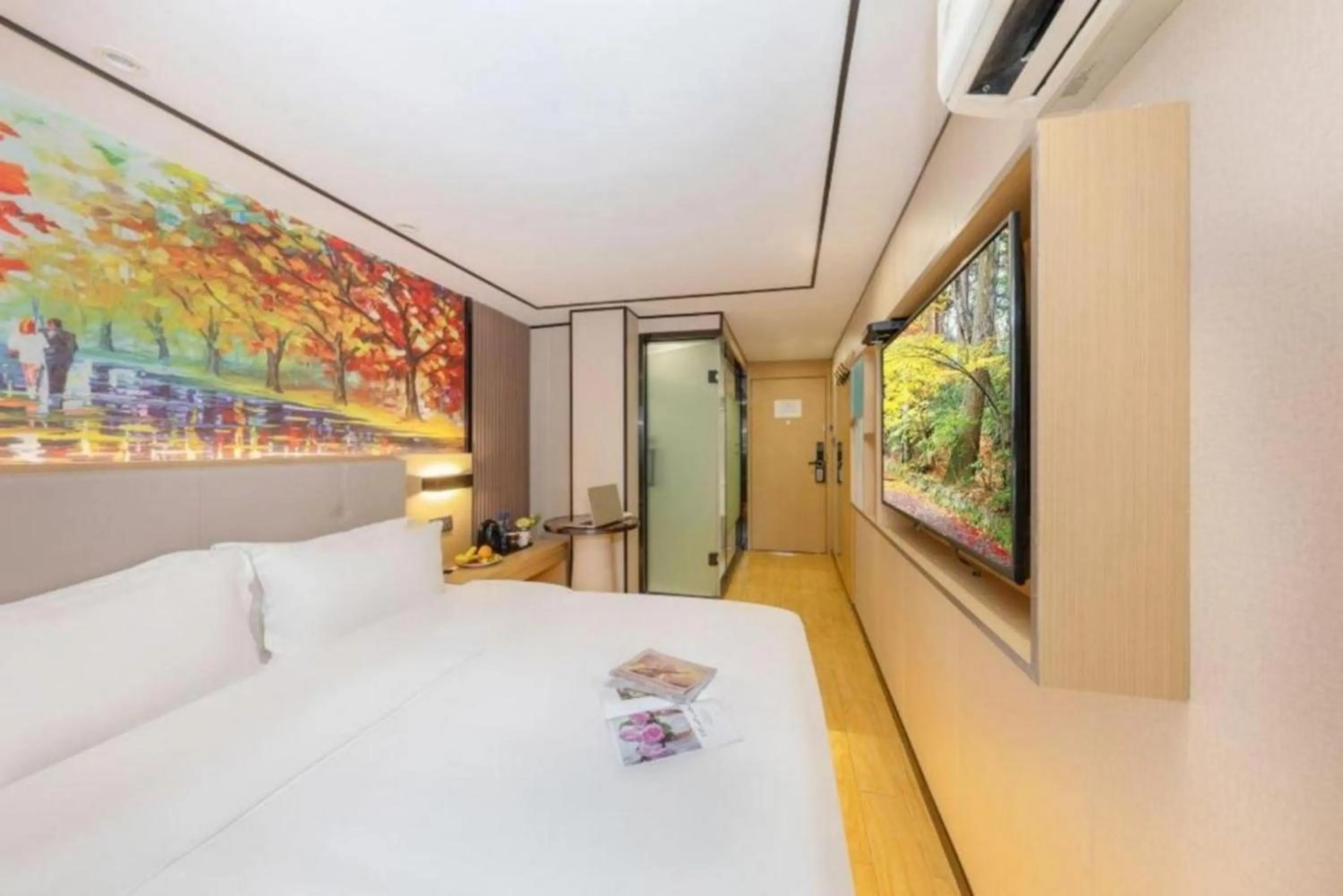 TV and multimedia, Bed in Yimimi Apartment - Guangzhou 13th Line Yide Road Metro Station