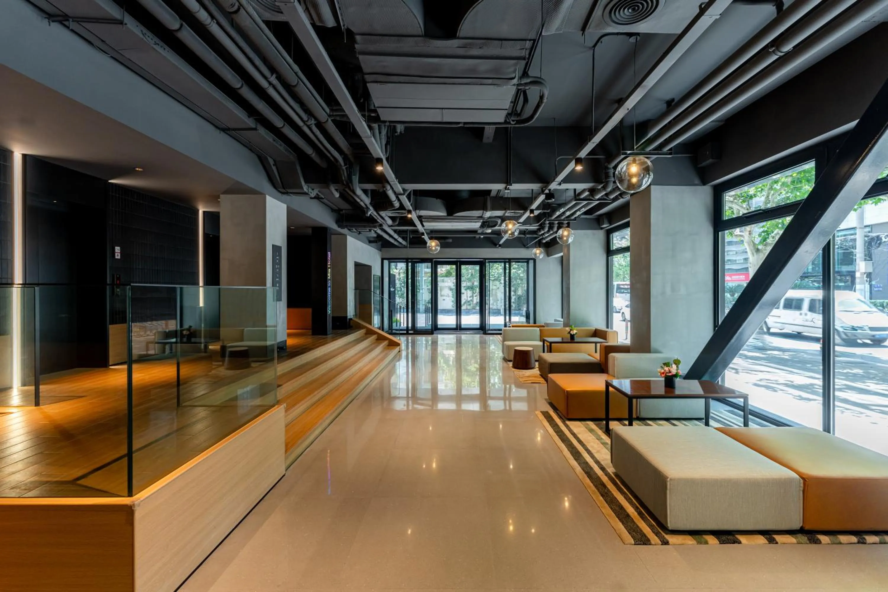 Communal lounge/ TV room in Mia Hotel - Shanghai Xuhui Jiaotong University