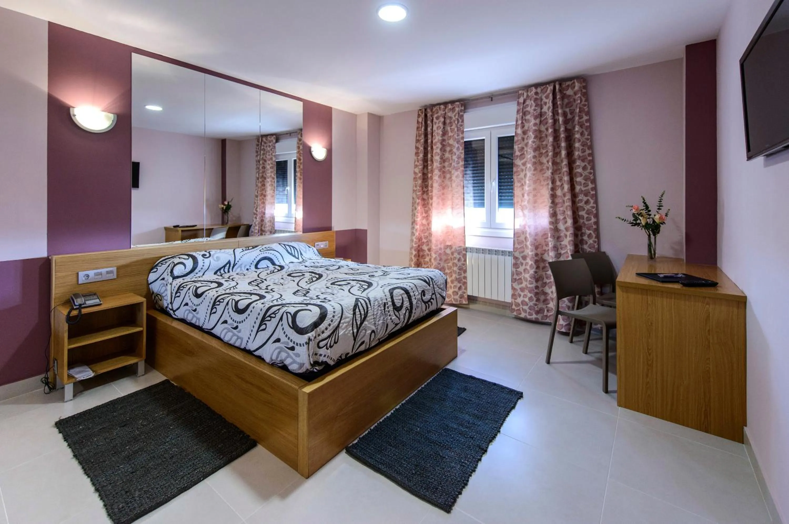 Decorative detail, Bed in Motel Cancun Avilés