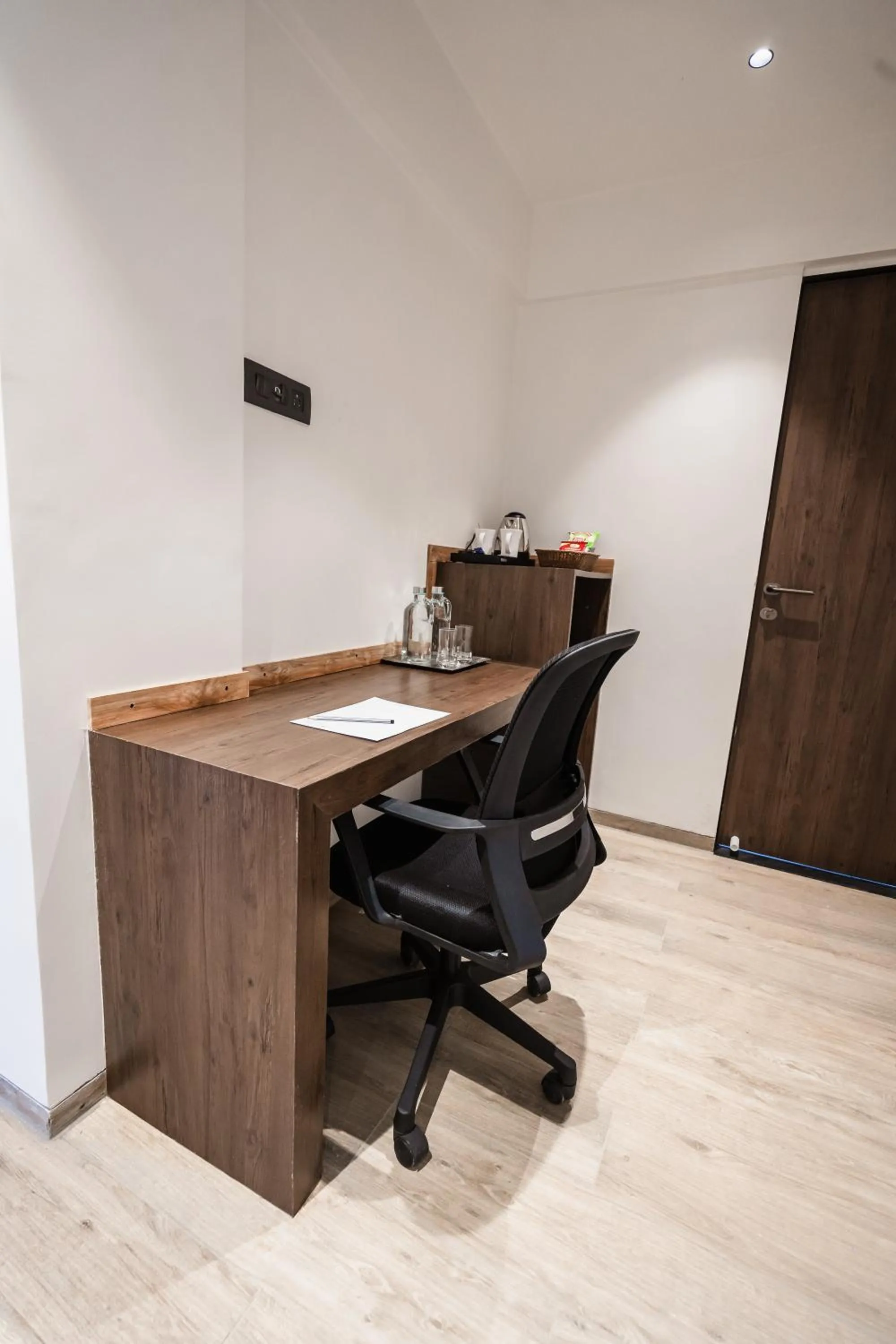 hair dresser in Regenta Place Igatpuri