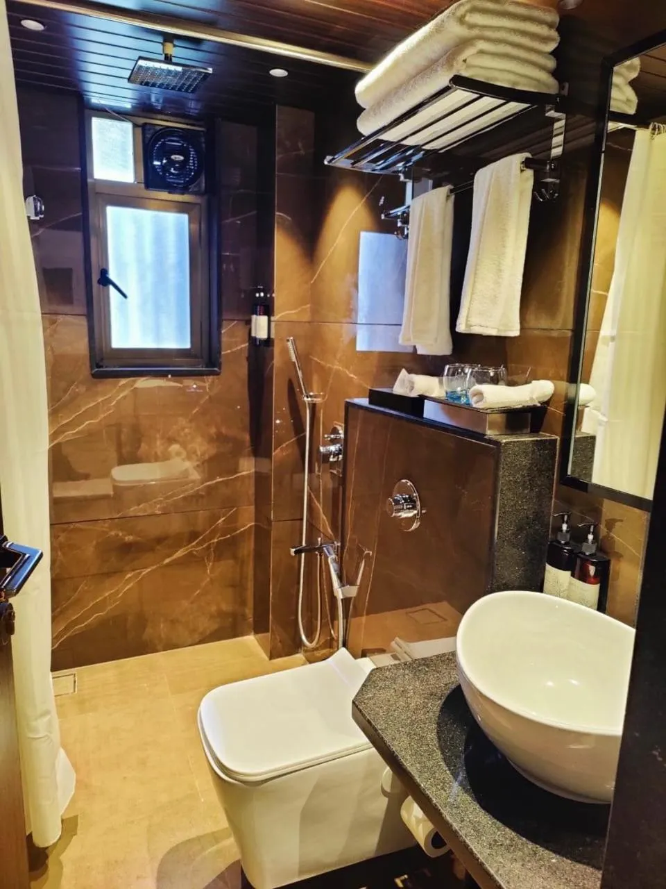 Bathroom in Regenta Place Igatpuri