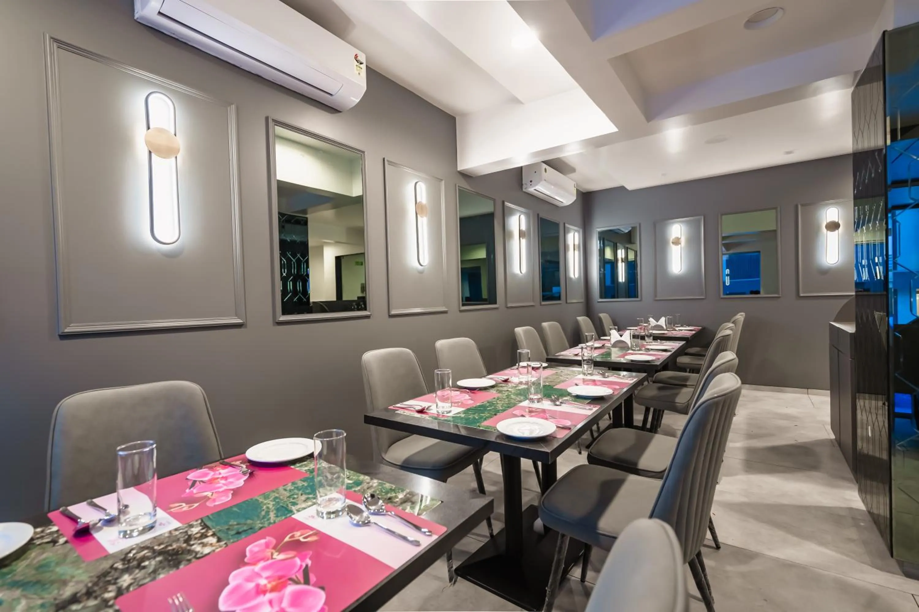 Restaurant/places to eat in Regenta Place Igatpuri