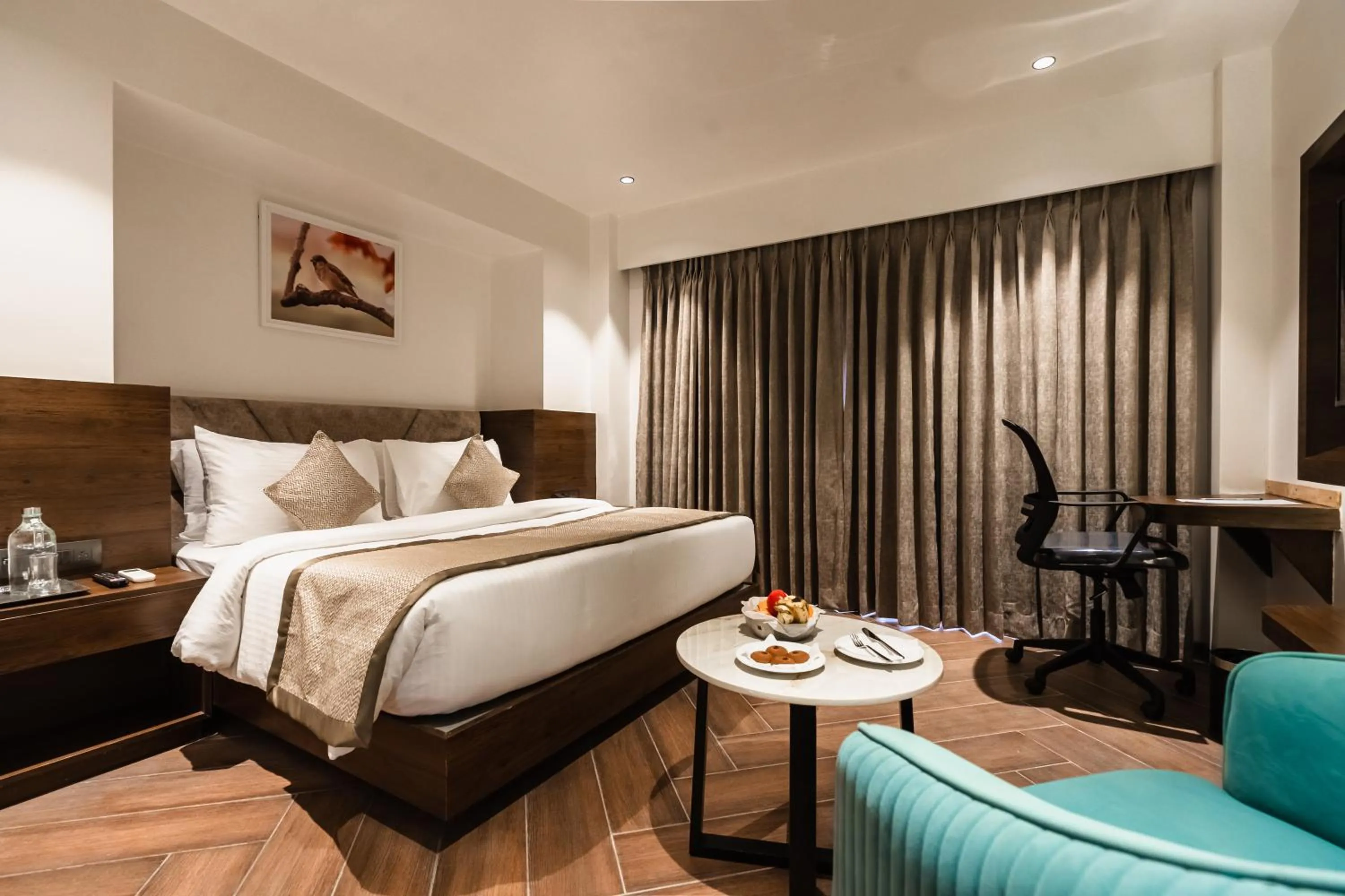 Bedroom, Bed in Regenta Place Igatpuri