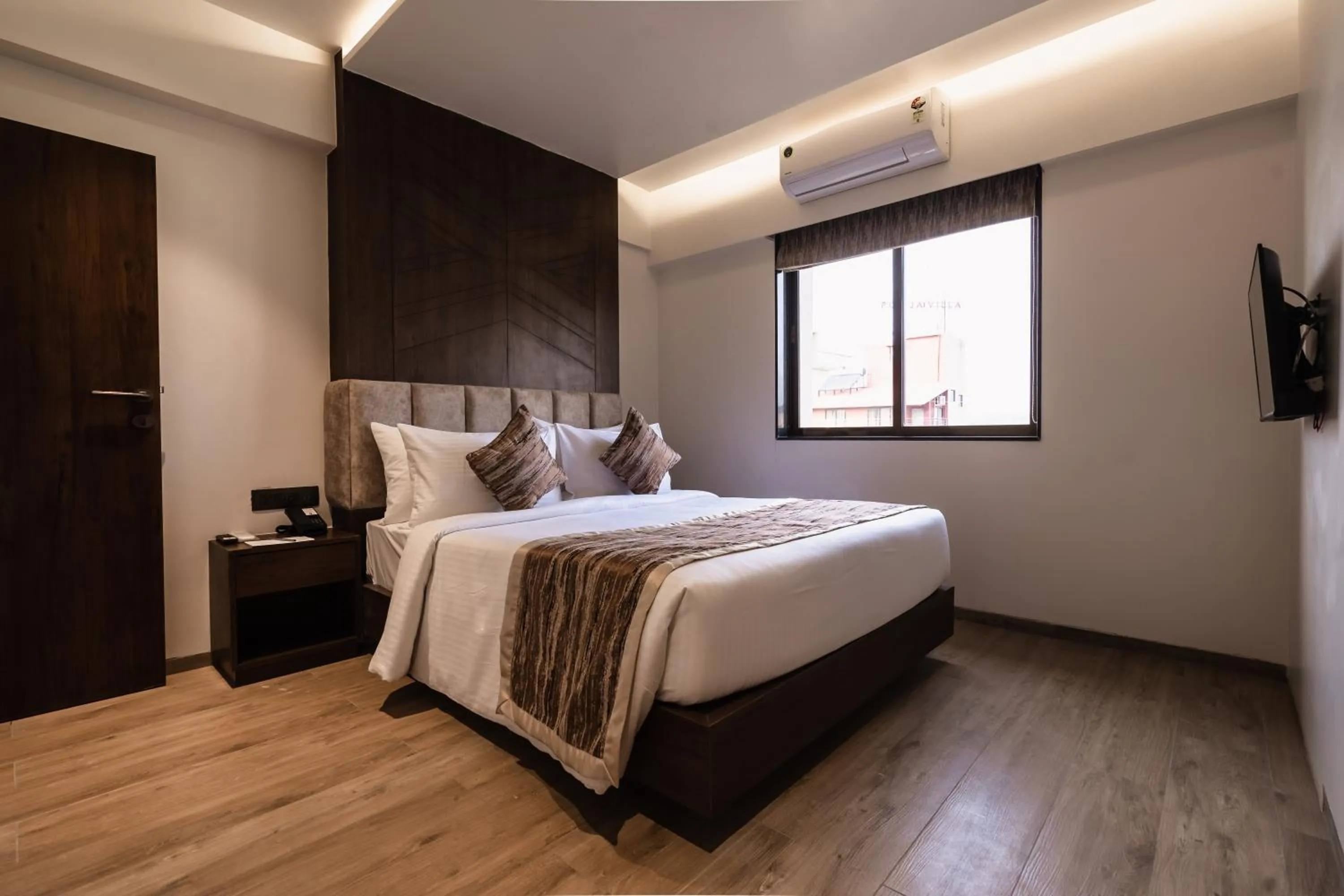 Bedroom, Bed in Regenta Place Igatpuri