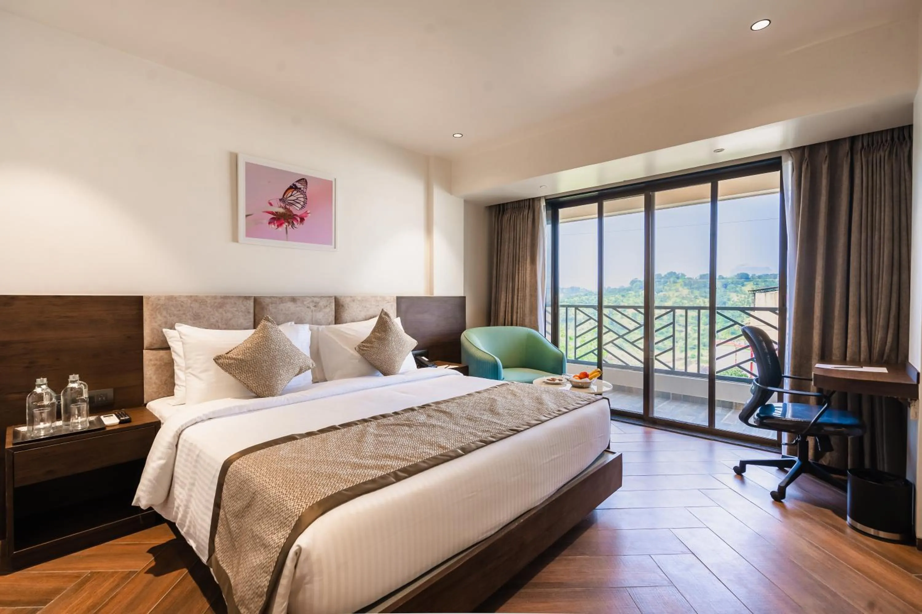 Bedroom, Bed in Regenta Place Igatpuri