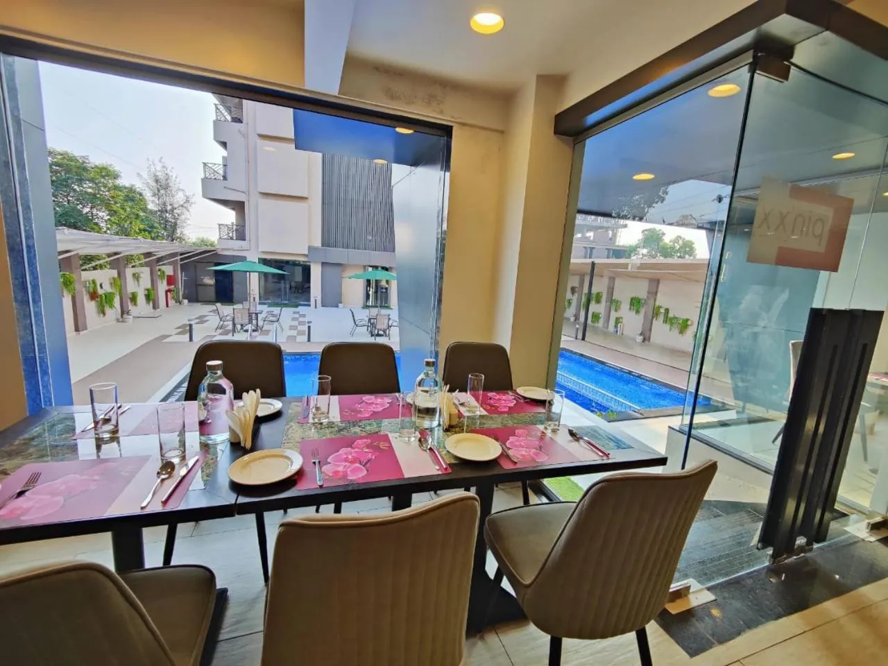 Restaurant/places to eat in Regenta Place Igatpuri