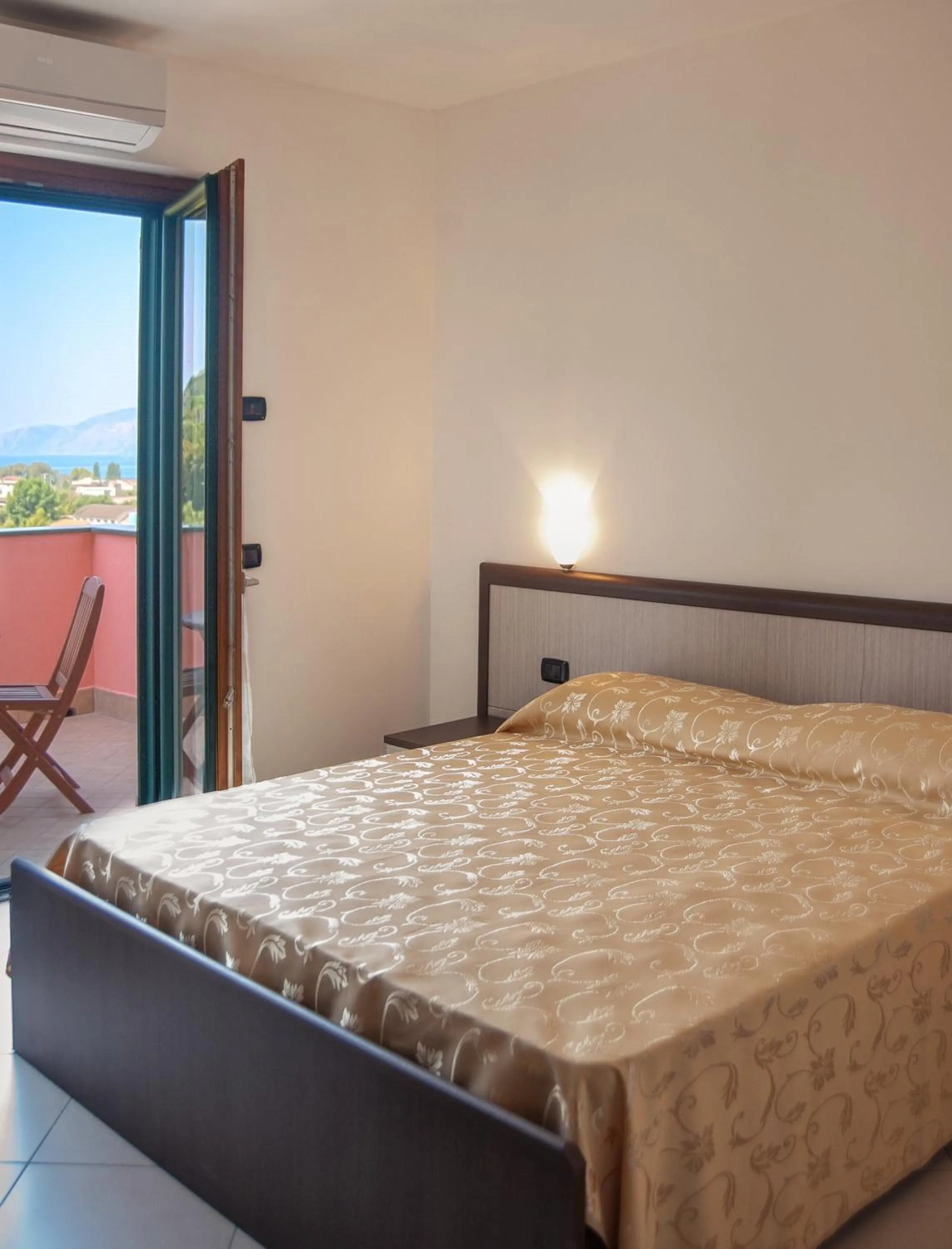 Day, Bed in Residence Gli Ulivi di Eolo