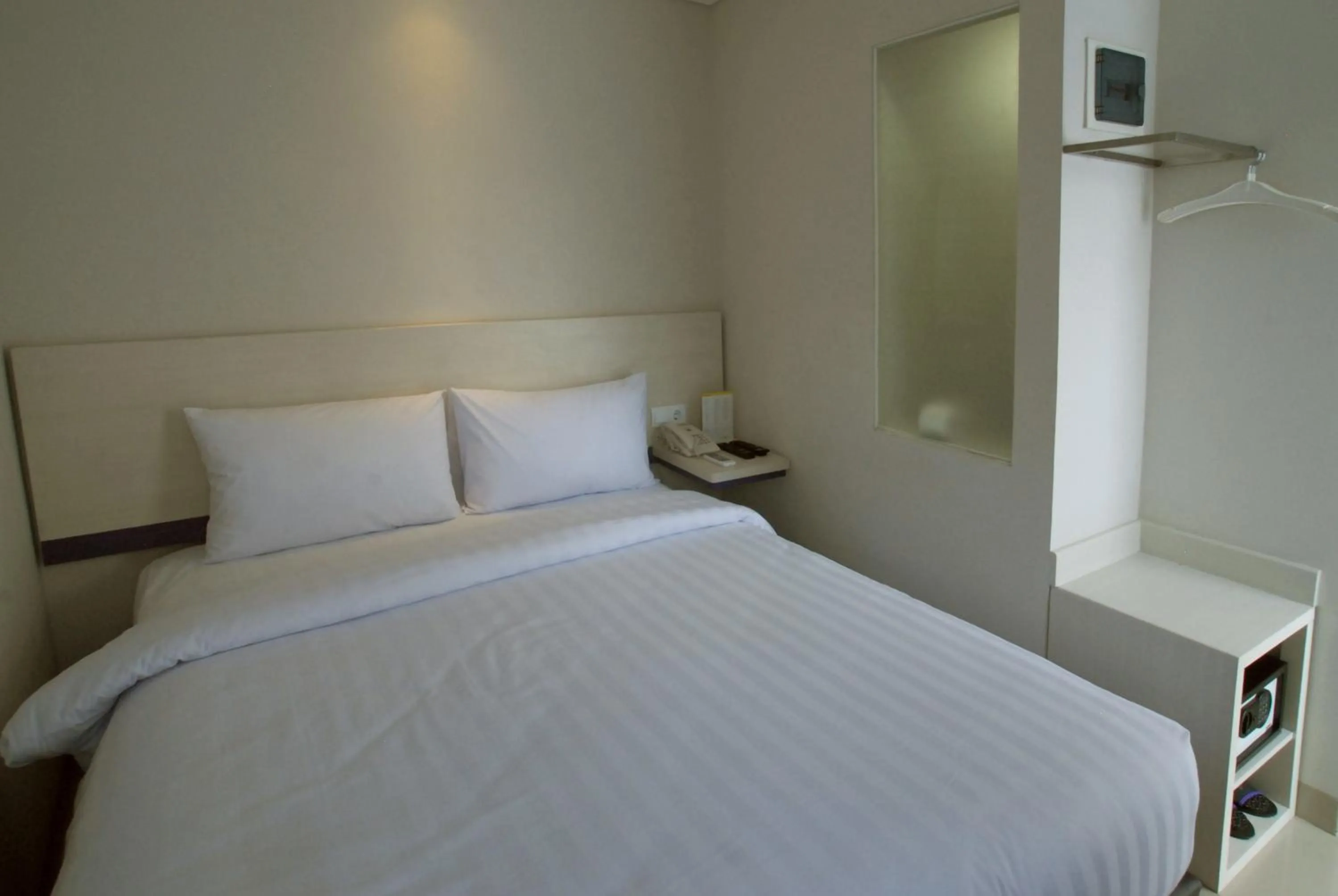 Photo of the whole room, Bed in Vio Veteran