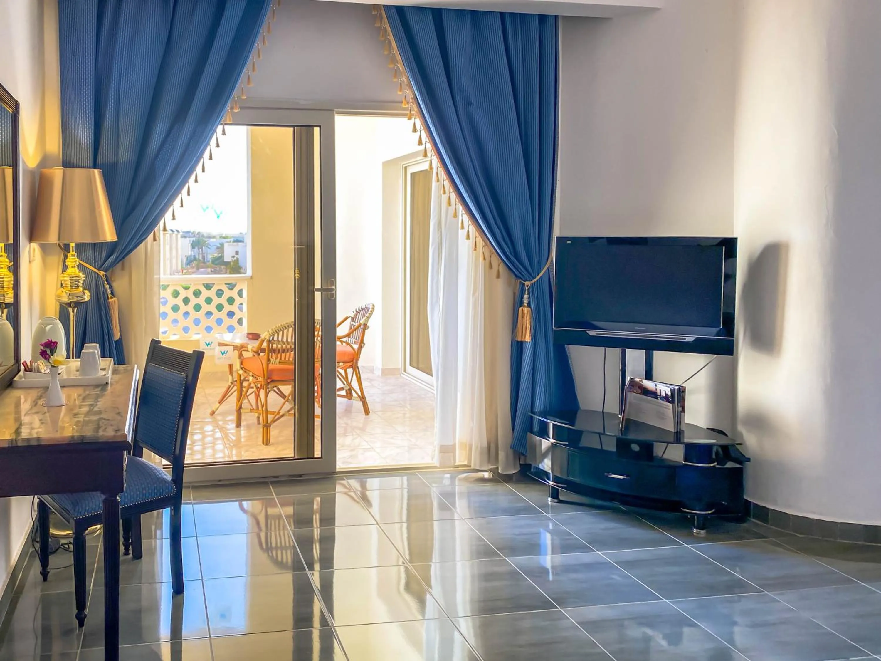 Guests in White Valley Palace