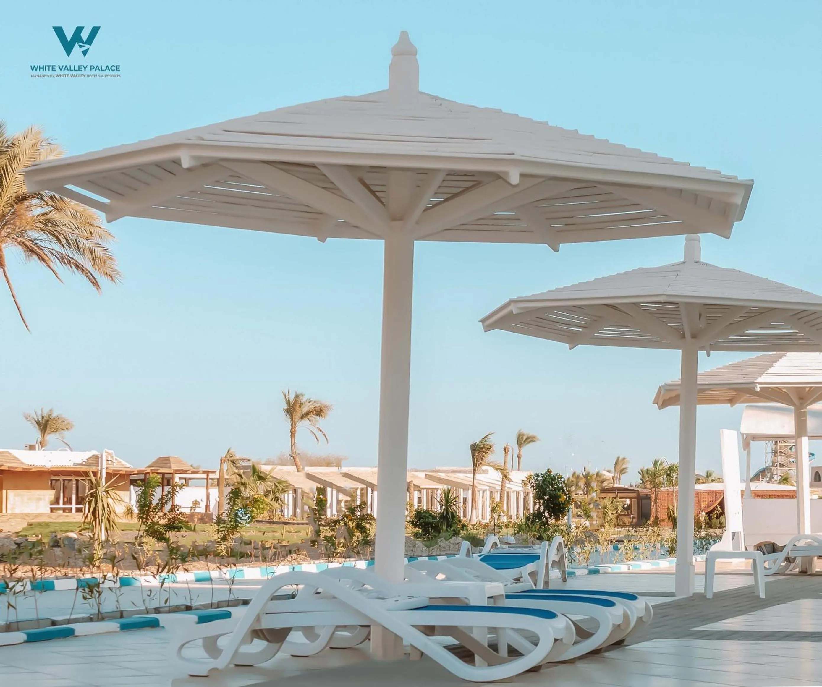 Swimming pool in White Valley Palace