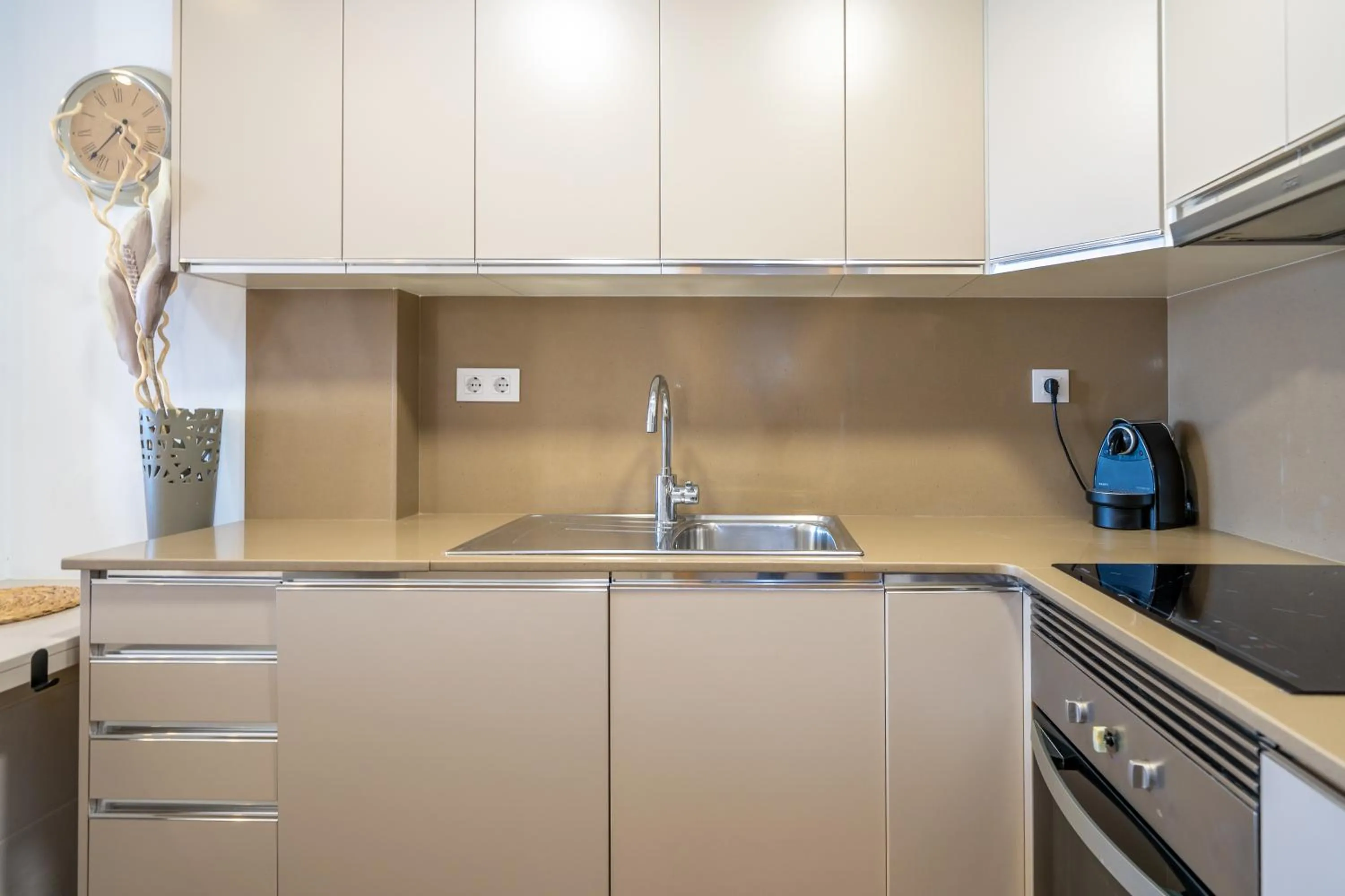 kitchen in HomeHolidaysRentals Bluemar-Costa Barcelona