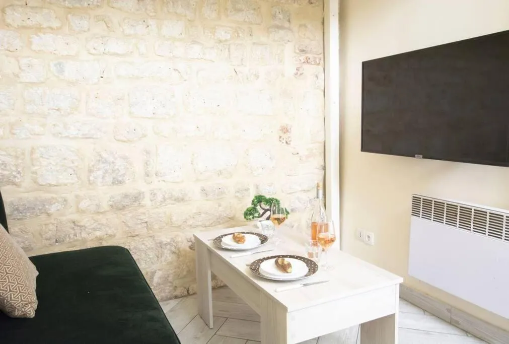 Unique Studio in Marais