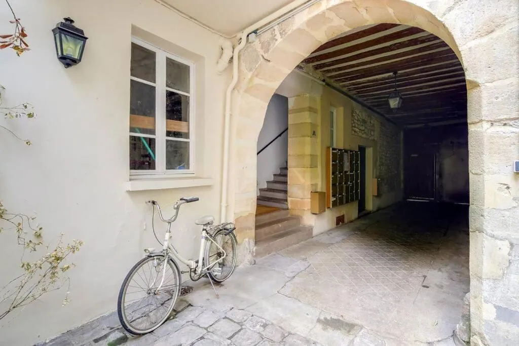 Unique Studio in Marais