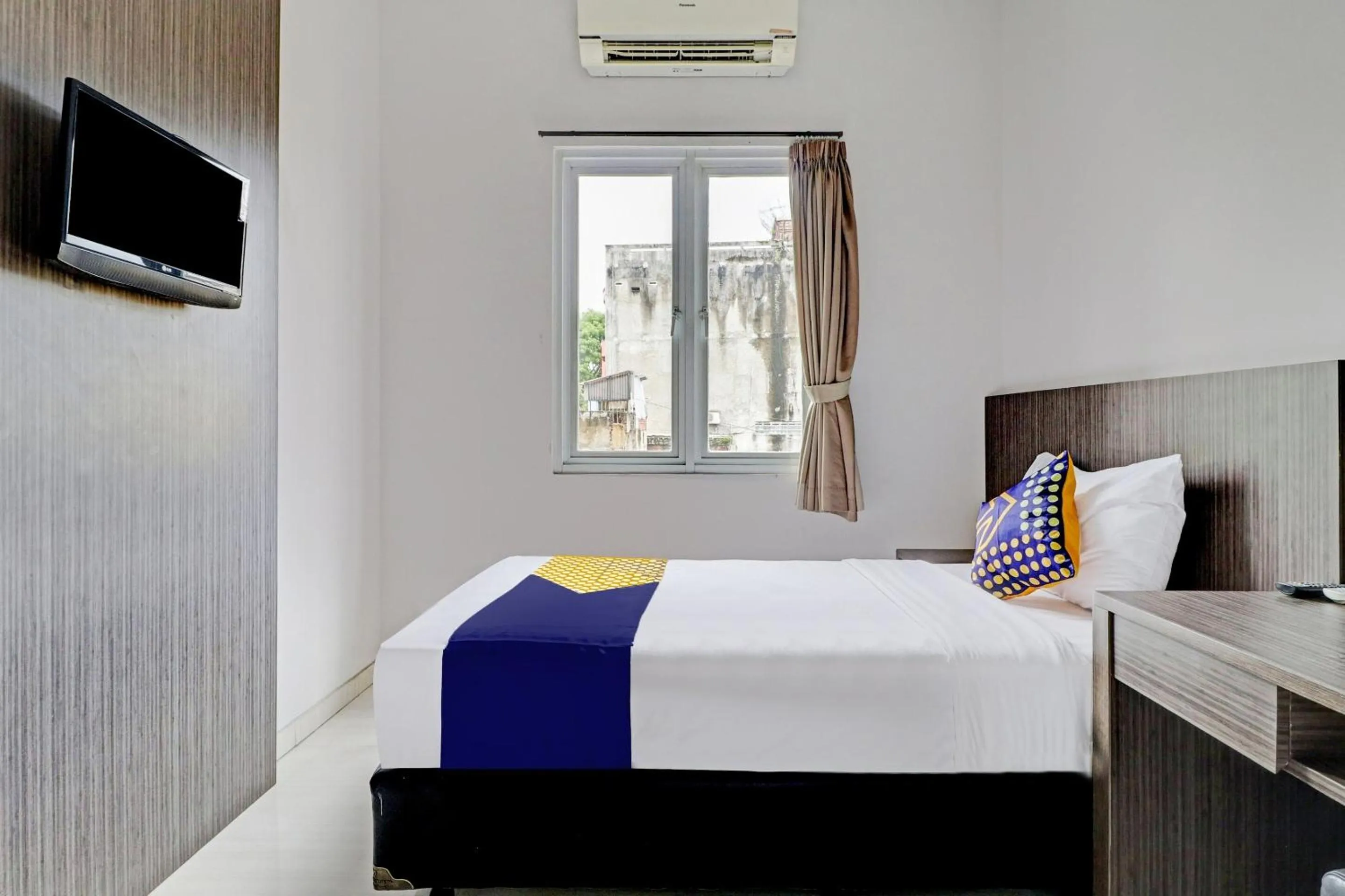 Bedroom, Bed in Hotel O Cihampelas Near Ciwalk Formerly D'River Guest House