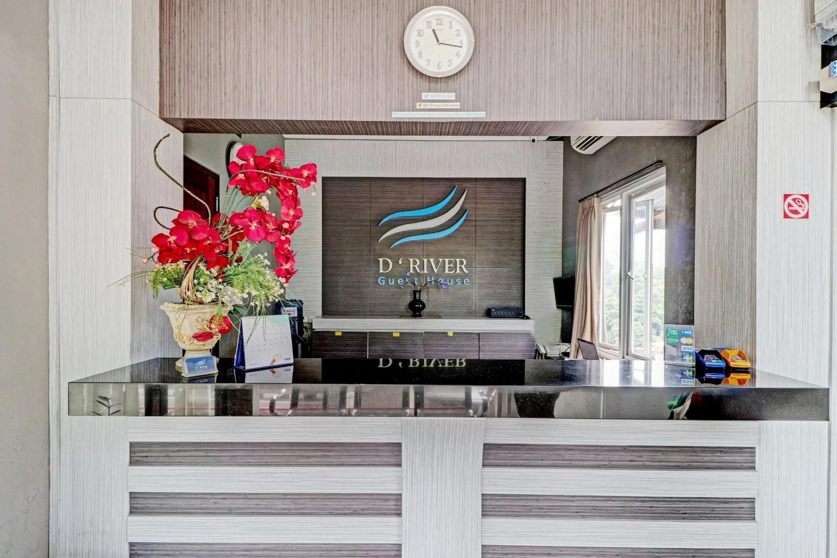 Lobby or reception in Hotel O Cihampelas Near Ciwalk Formerly D'River Guest House