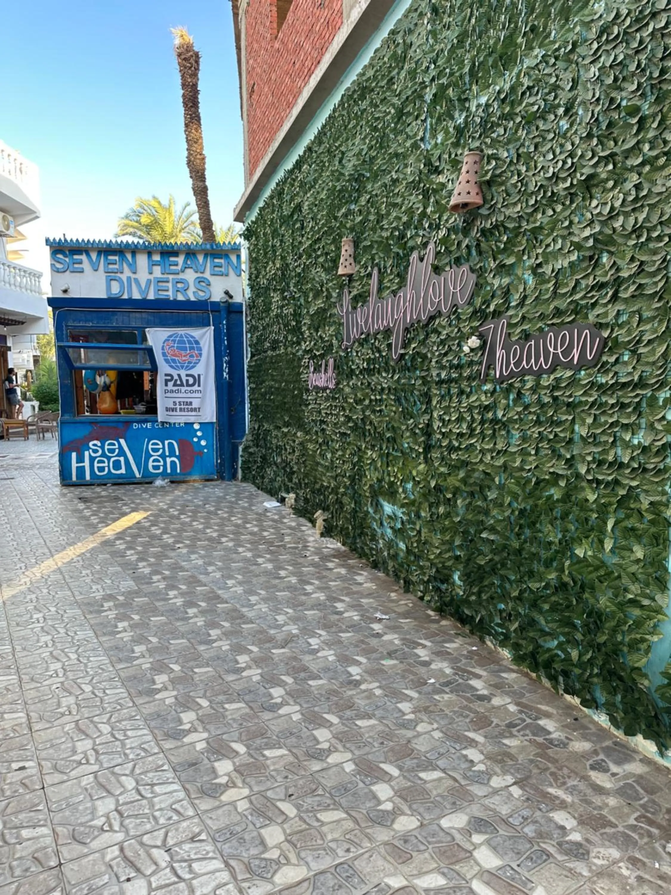 Seven Heaven Hotel And Diving Center