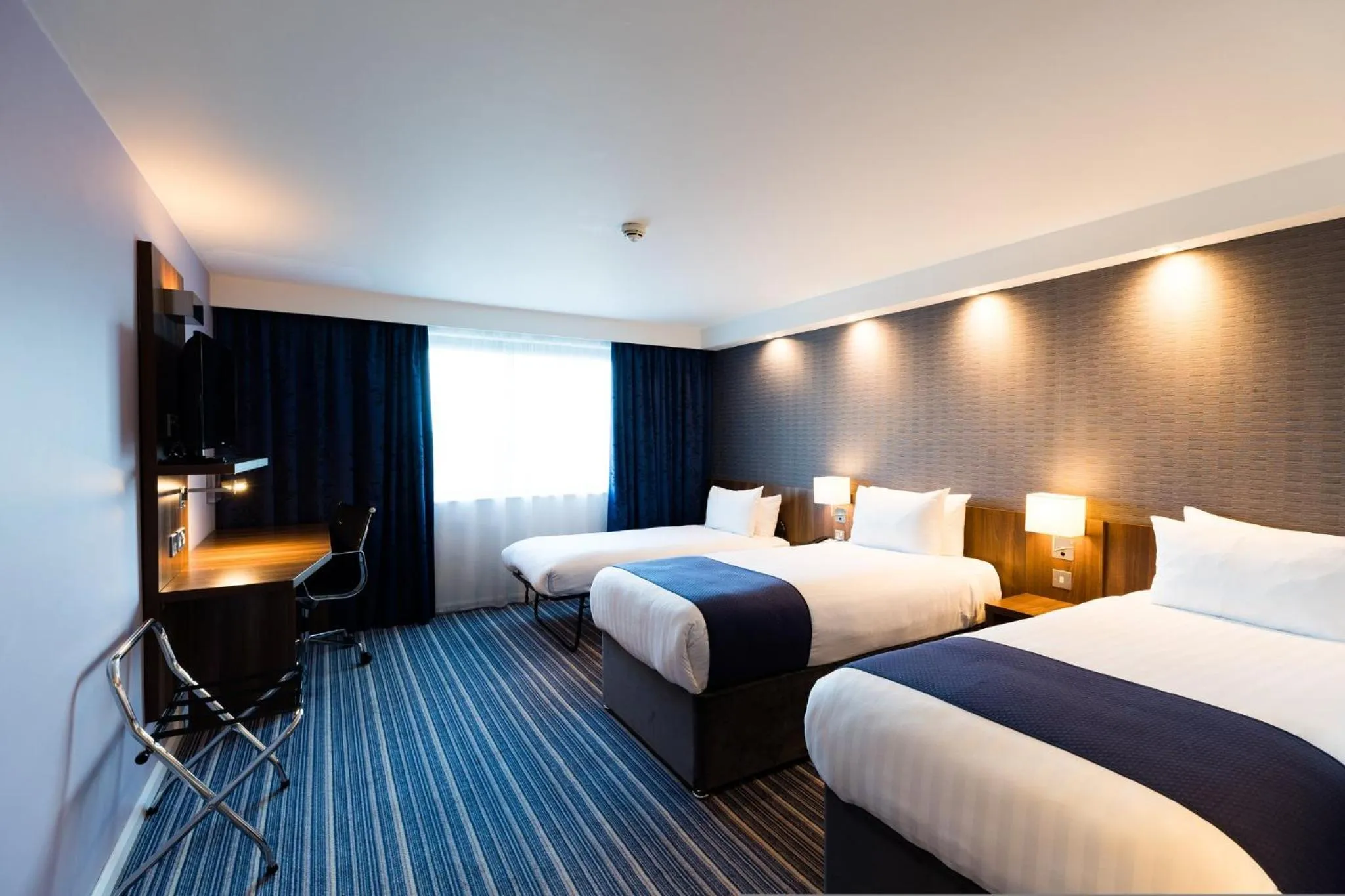 Photo of the whole room, Bed in Holiday Inn Express London Heathrow T5 by IHG