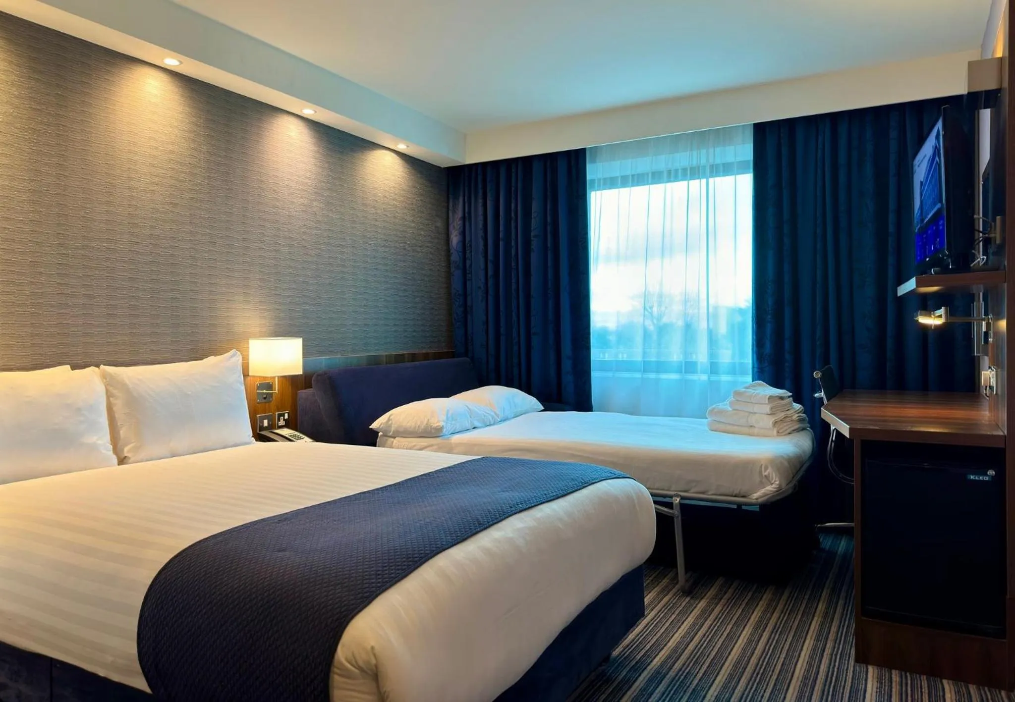 Photo of the whole room, Bed in Holiday Inn Express London Heathrow T5 by IHG
