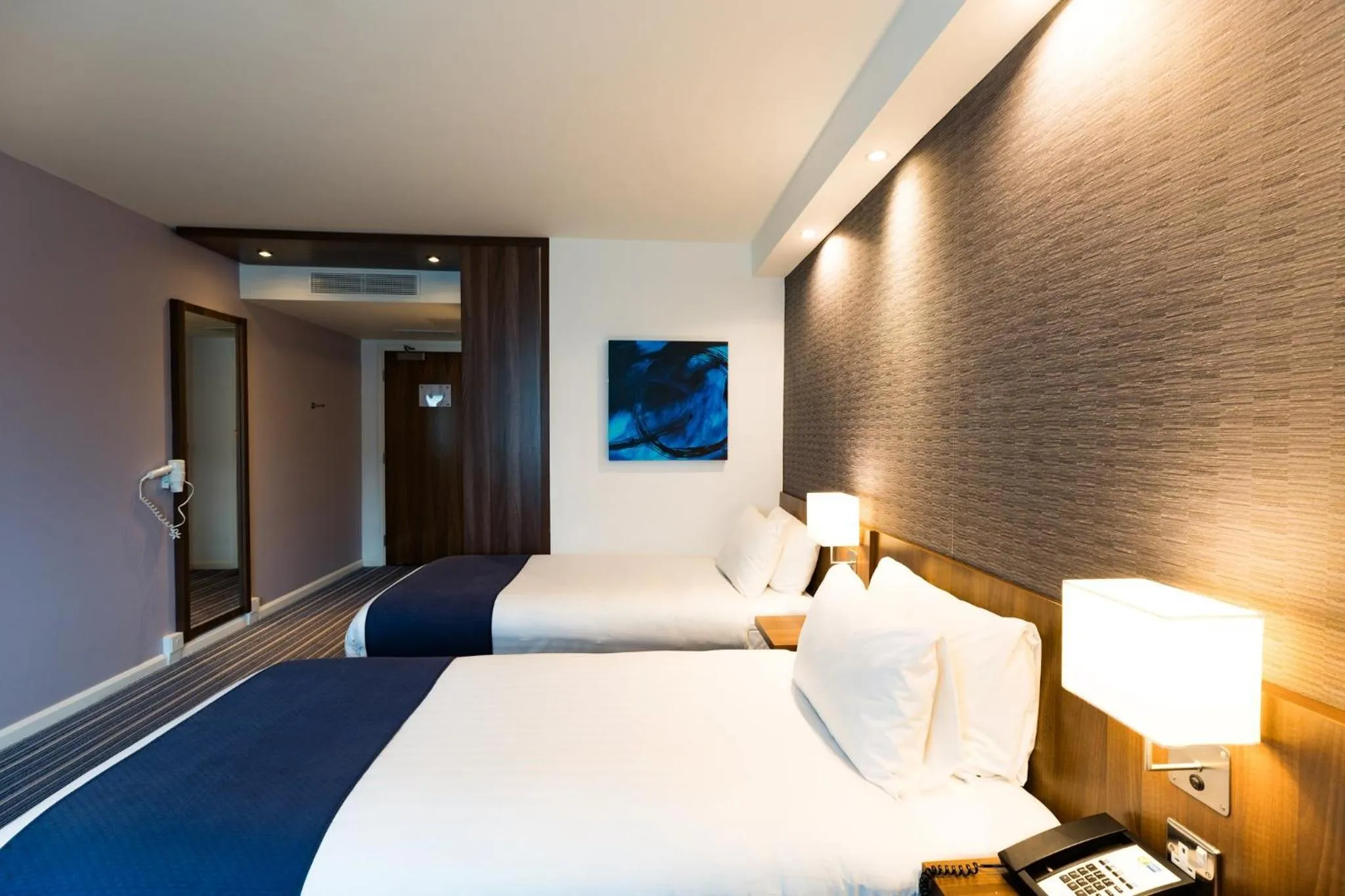 Photo of the whole room, Bed in Holiday Inn Express London Heathrow T5 by IHG