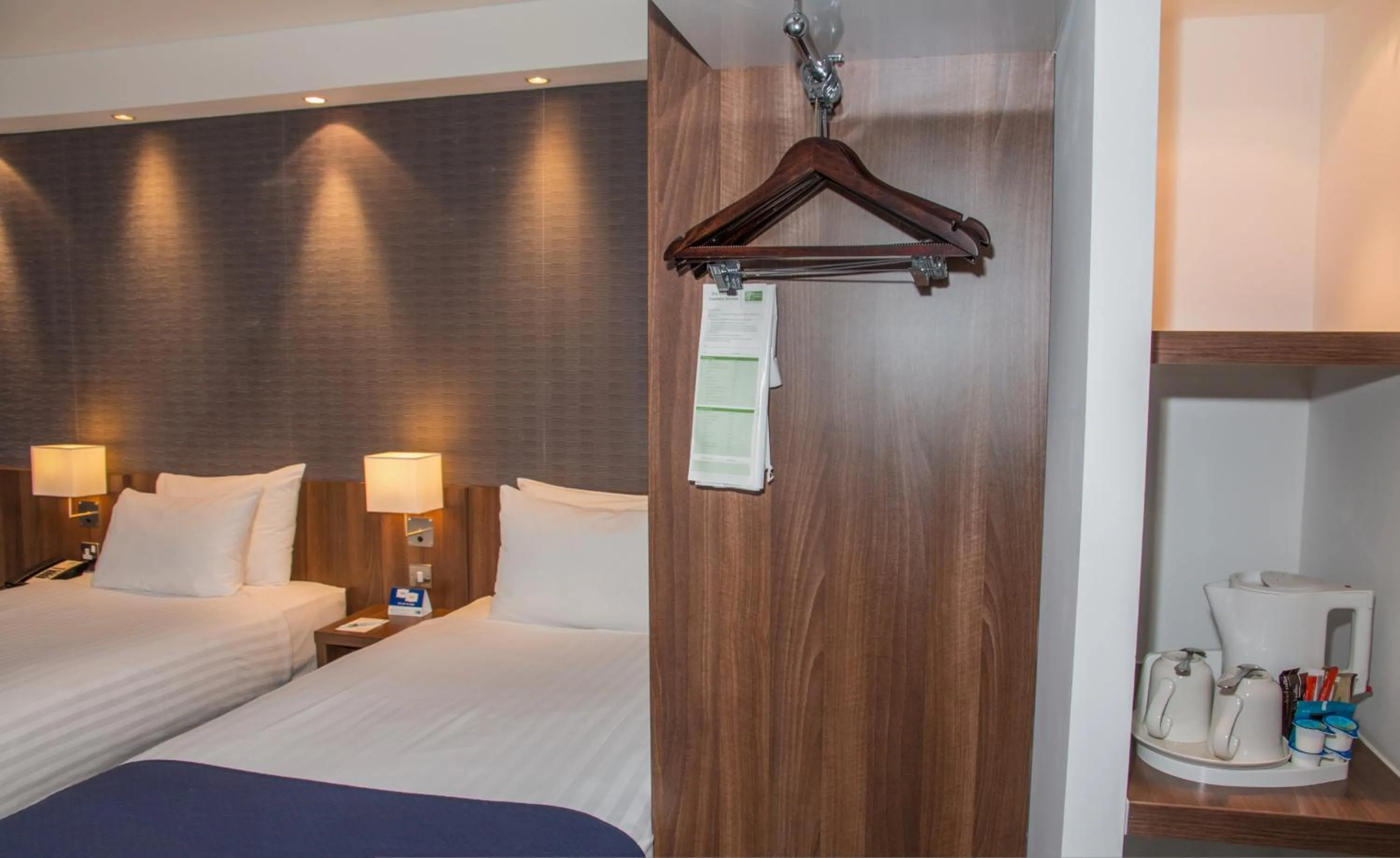 Photo of the whole room, Bed in Holiday Inn Express London Heathrow T5 by IHG